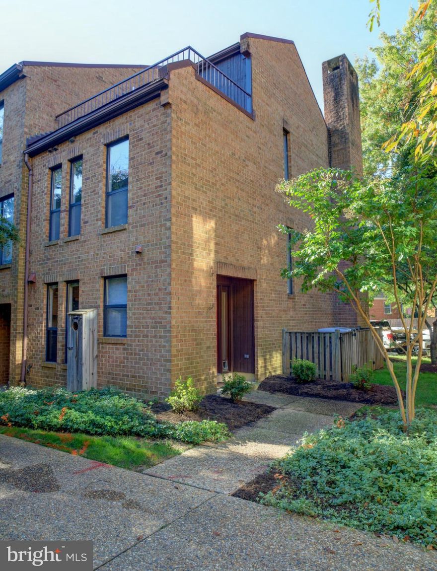 Updated TH in the heart of Ballston, near metro, shops, dining & entertainment.  Freshly painted top to bottom,new carpet & lighting, renovated kitchen and updated baths. Bright loft with newly rebuilt balcony offers private outdoor space. Two large bedrooms and baths, with laundry on bedroom level.  This home looks like new! Come home to your own private oasis in the city.