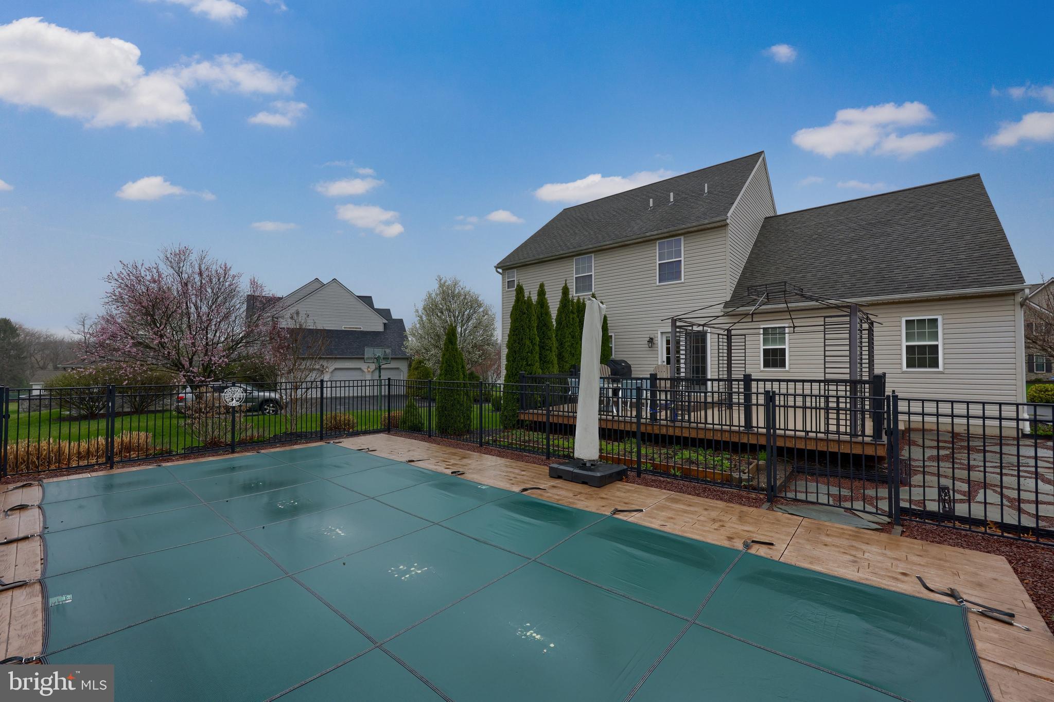 HILLS OF WATERFORD - Residential