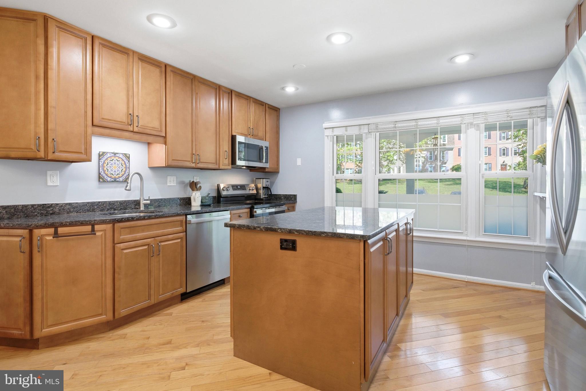 BURKE STATION SQUARE - Residential