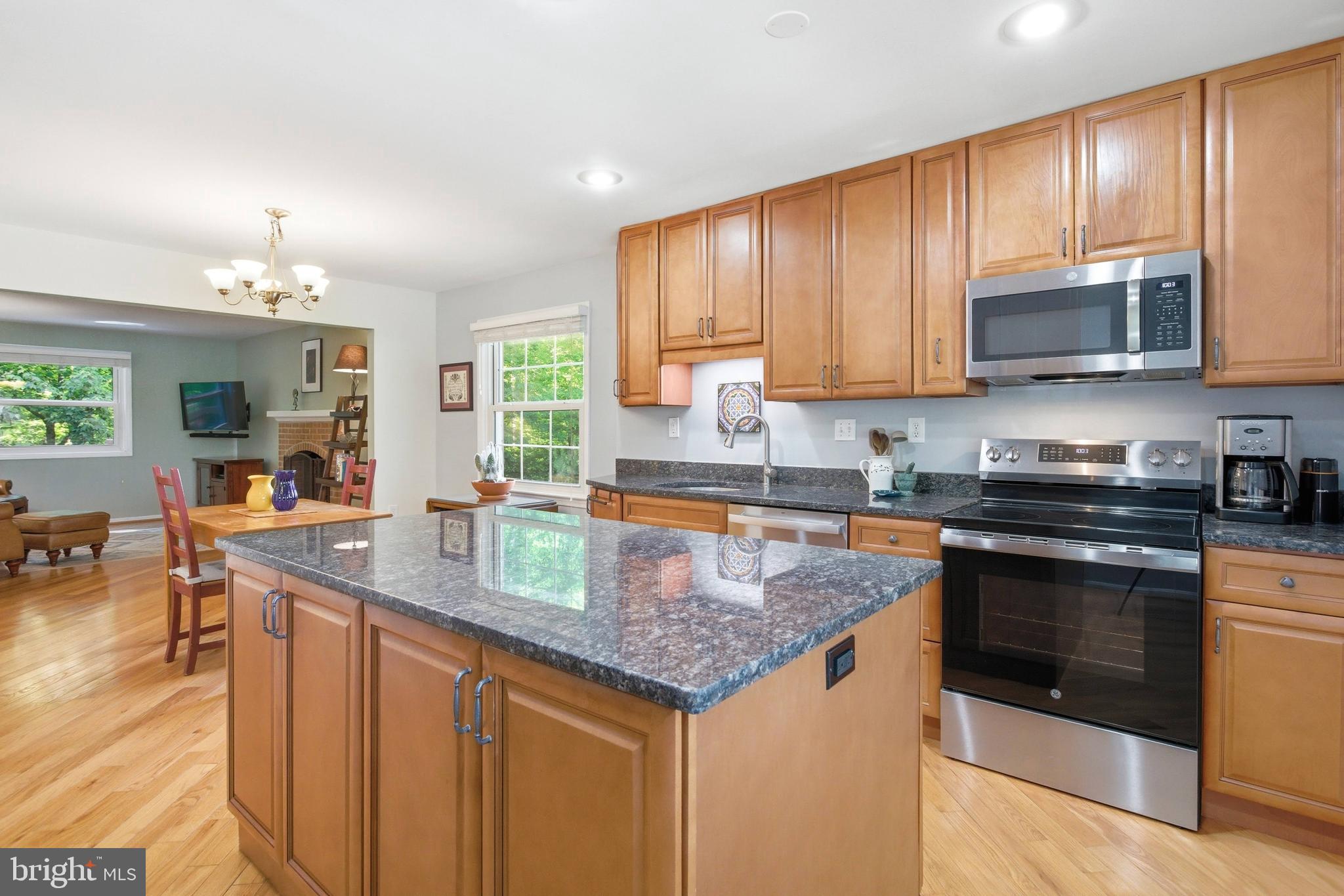 BURKE STATION SQUARE - Residential