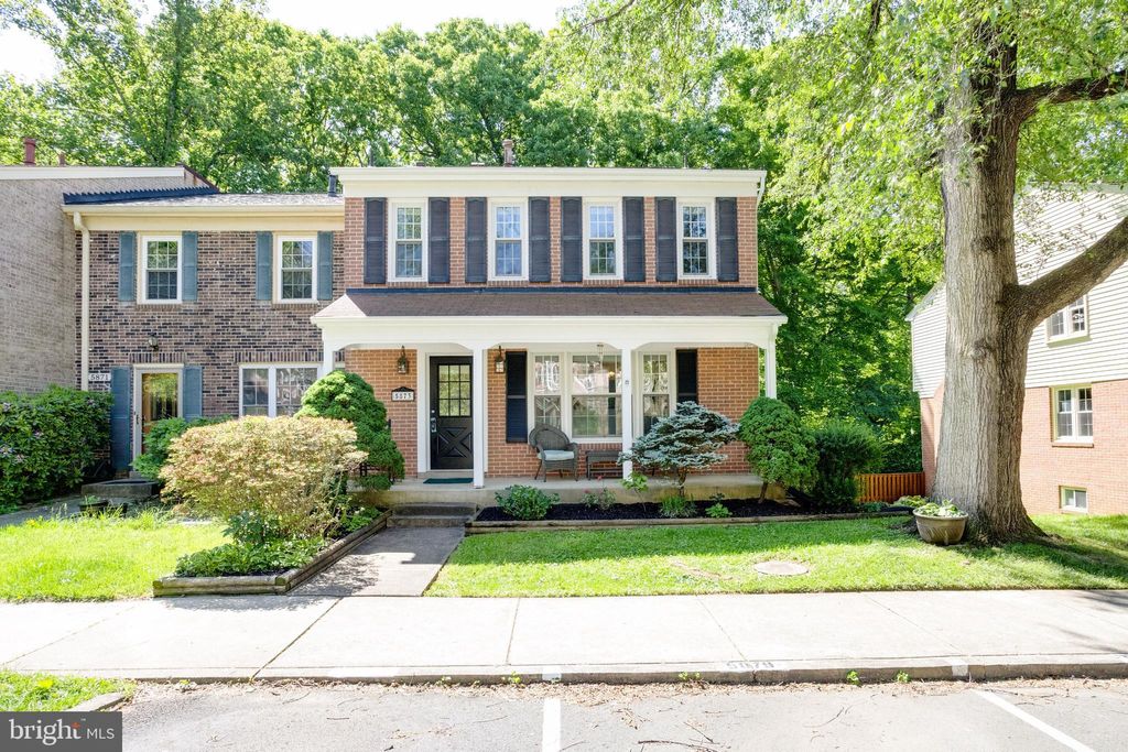 Photo of 5873 Kara Place, BURKE, VA 22015 (MLS # VAFX2302230)