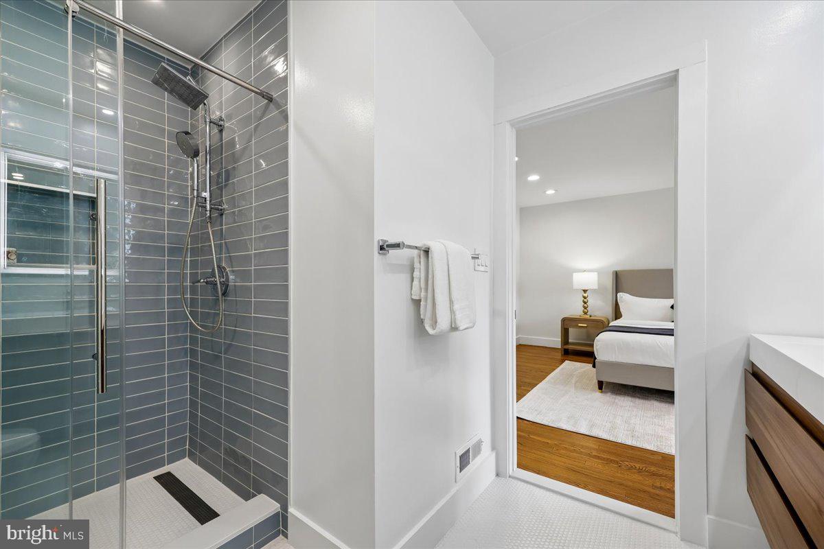 KENWOOD PARK - Residential