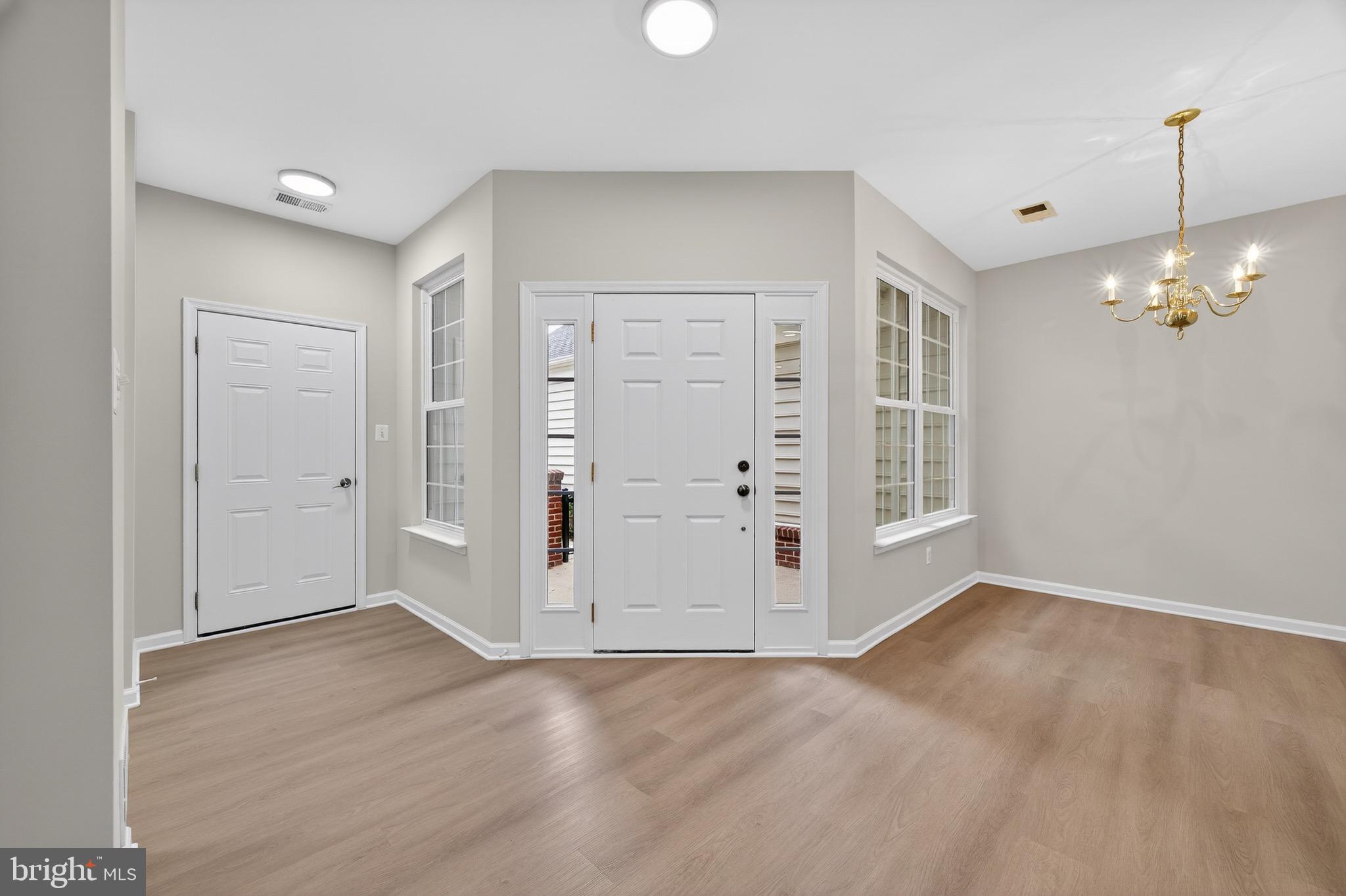 44385 MALTESE FALCON SQUARE