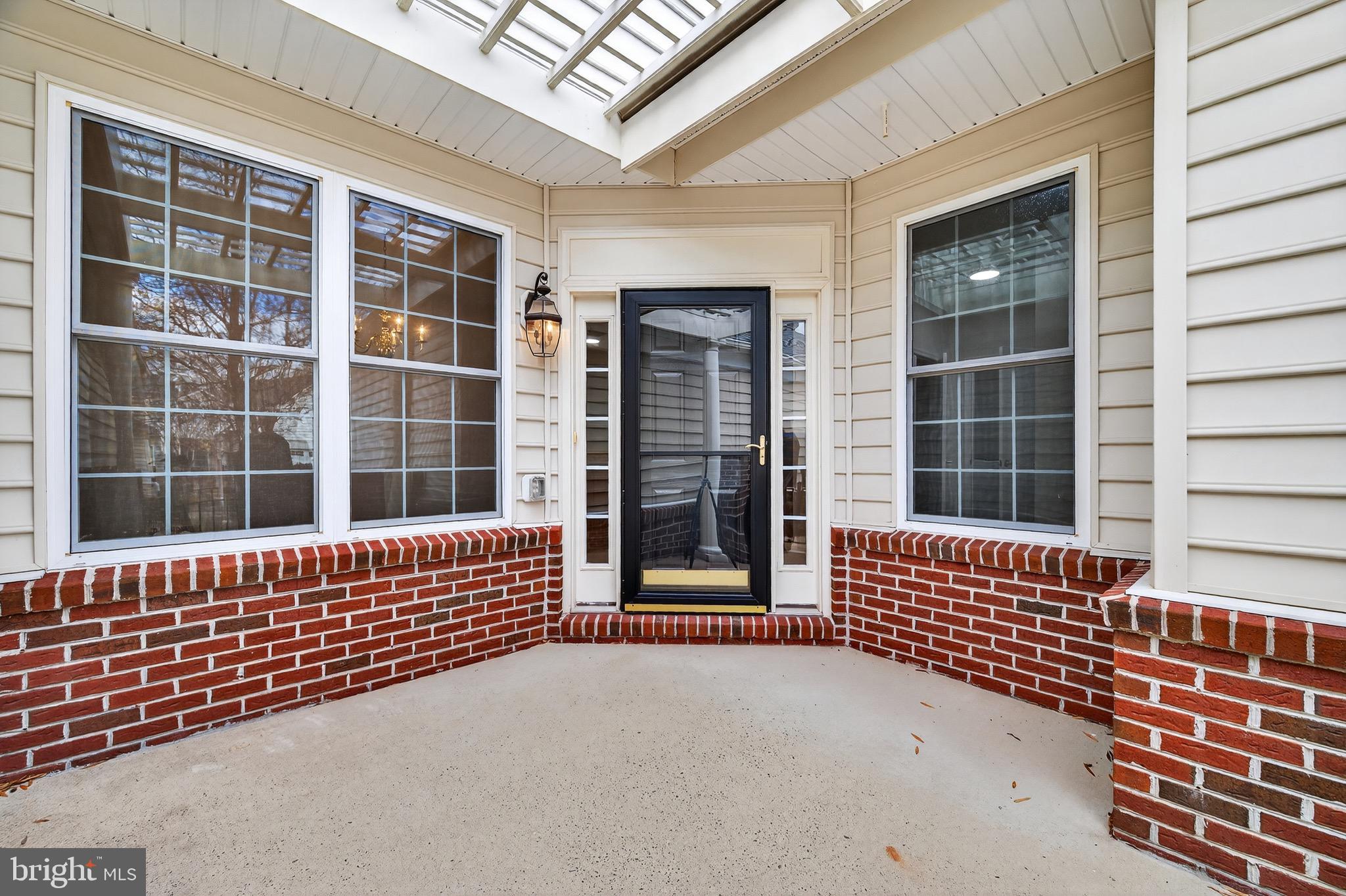 44385 MALTESE FALCON SQUARE