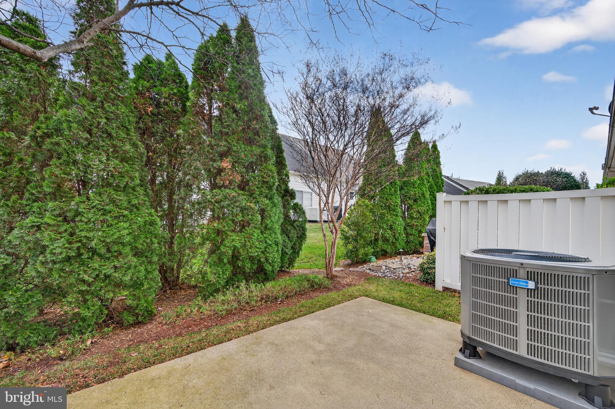 44385 MALTESE FALCON SQUARE