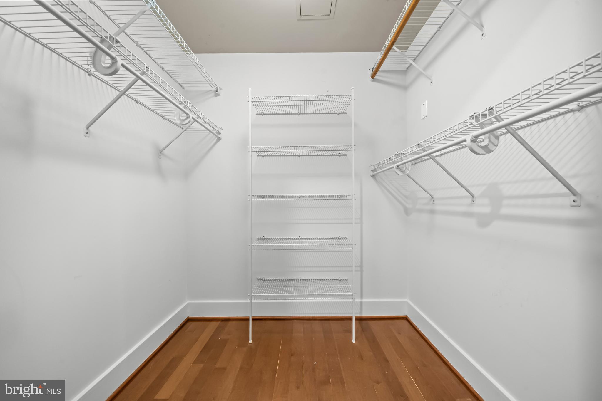 CARLYLE SQUARE - Residential