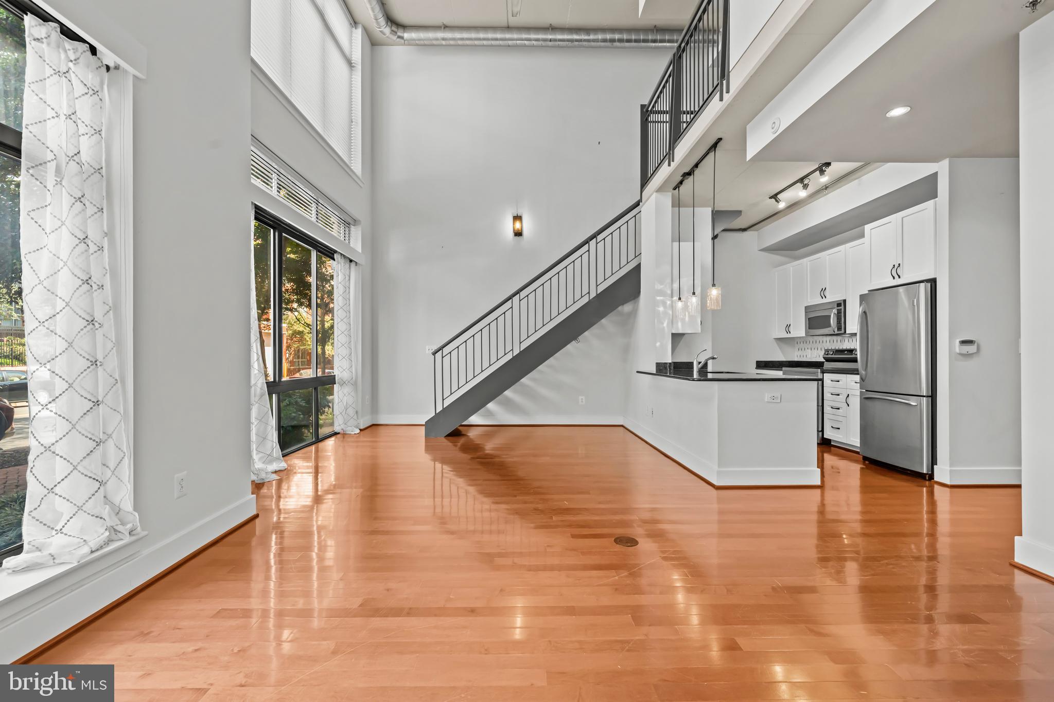 CARLYLE SQUARE - Residential