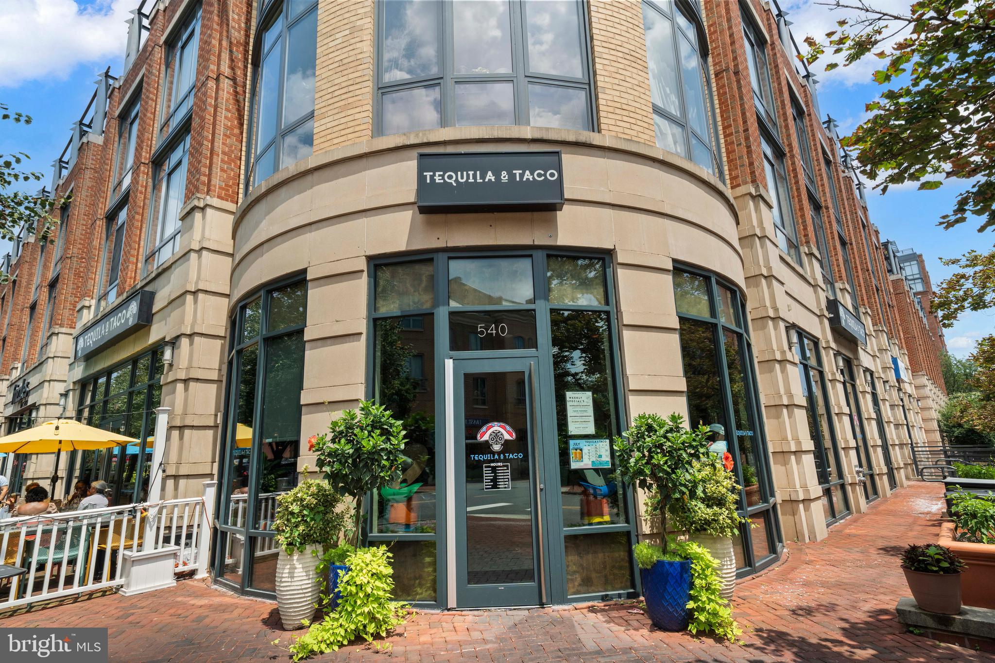 CARLYLE SQUARE - Residential