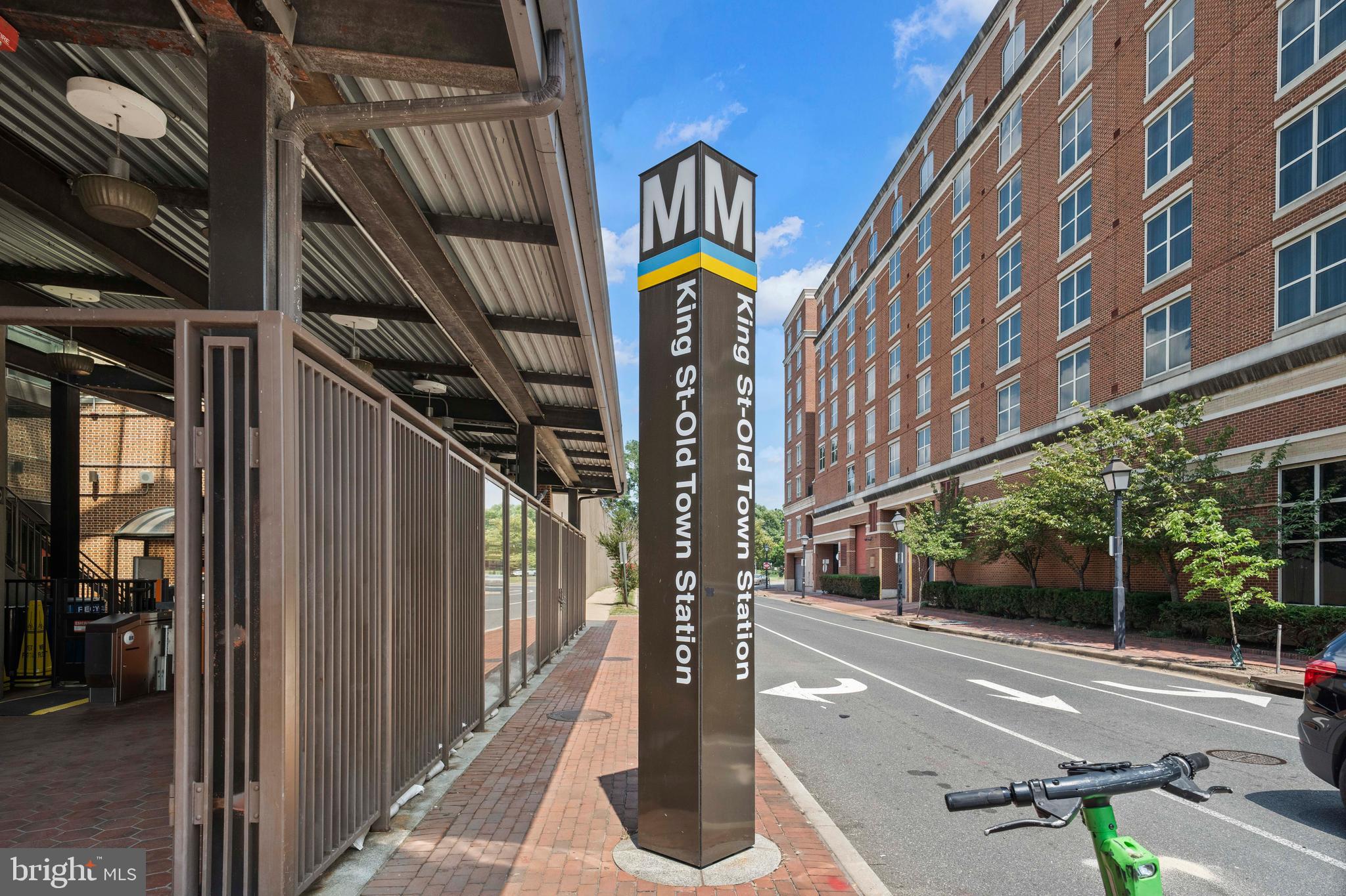 CARLYLE SQUARE - Residential