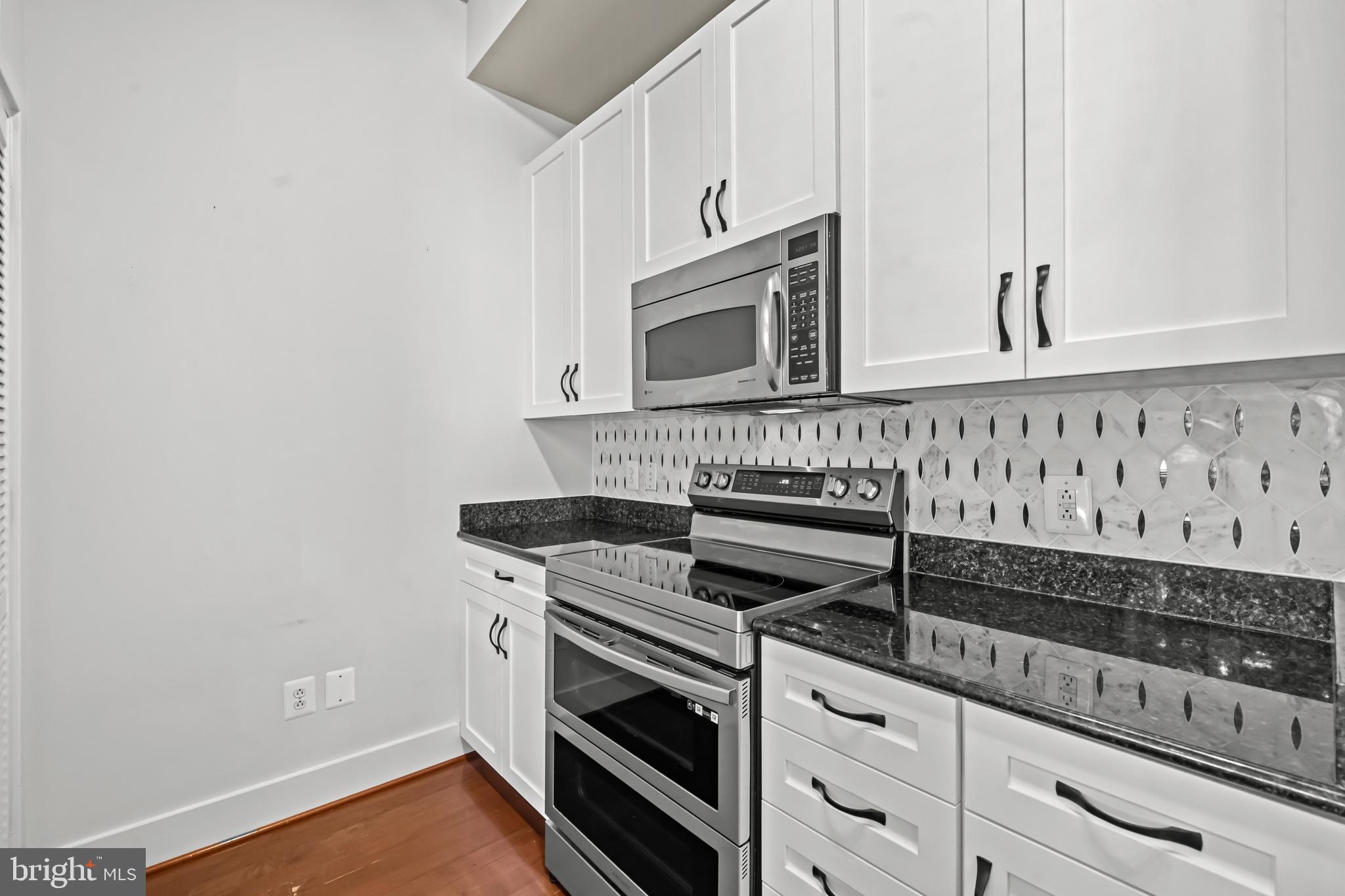 CARLYLE SQUARE - Residential