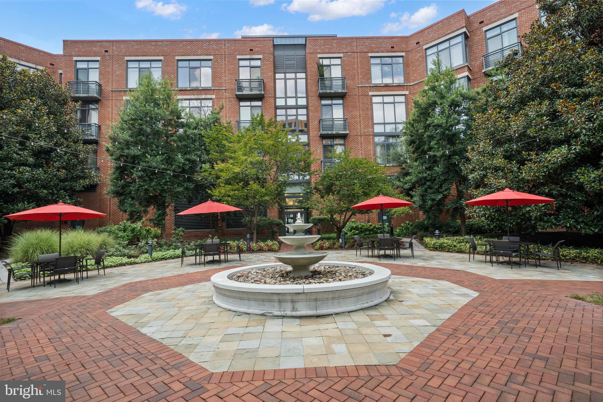 CARLYLE SQUARE - Residential