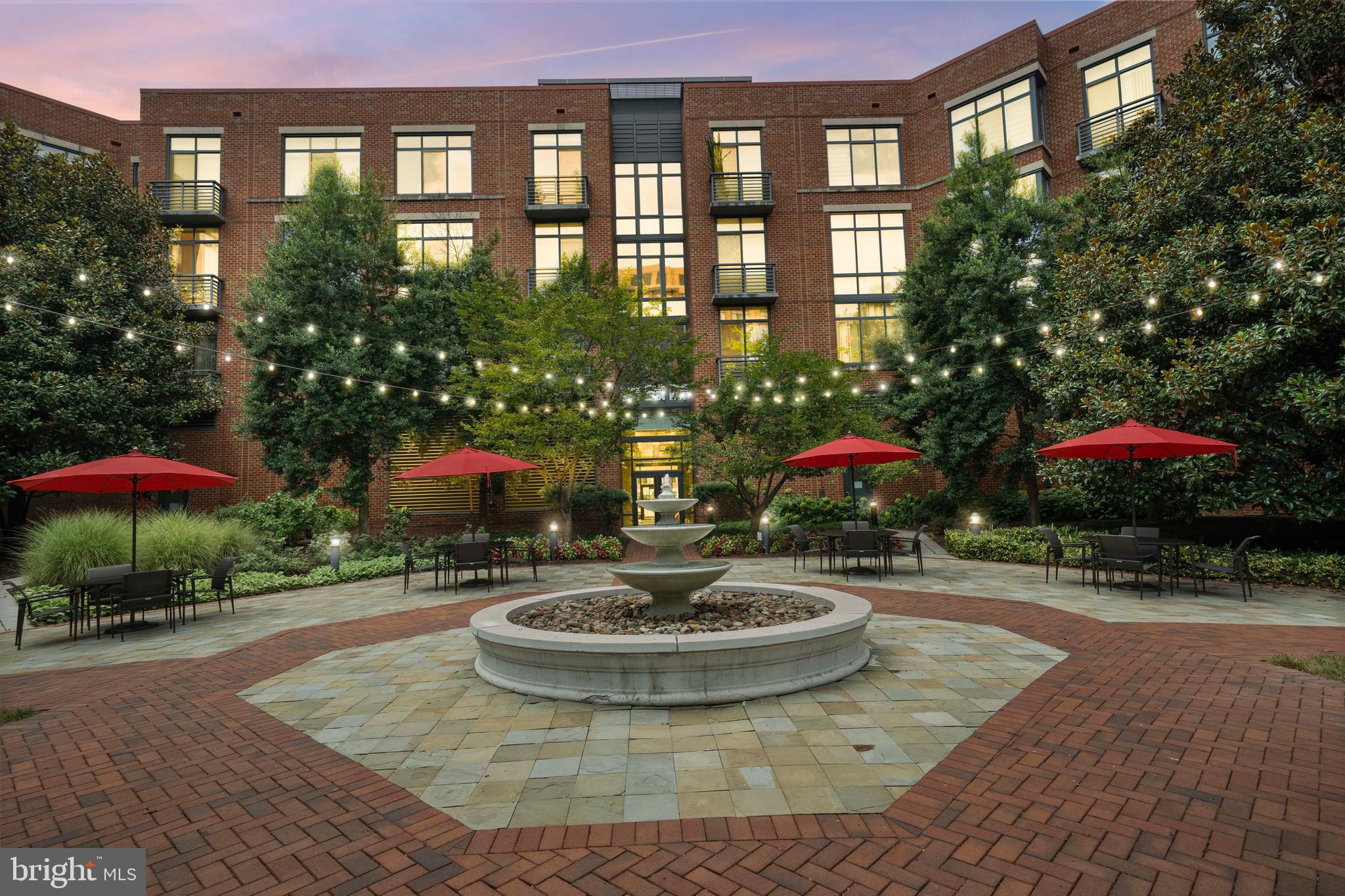 CARLYLE SQUARE - Residential