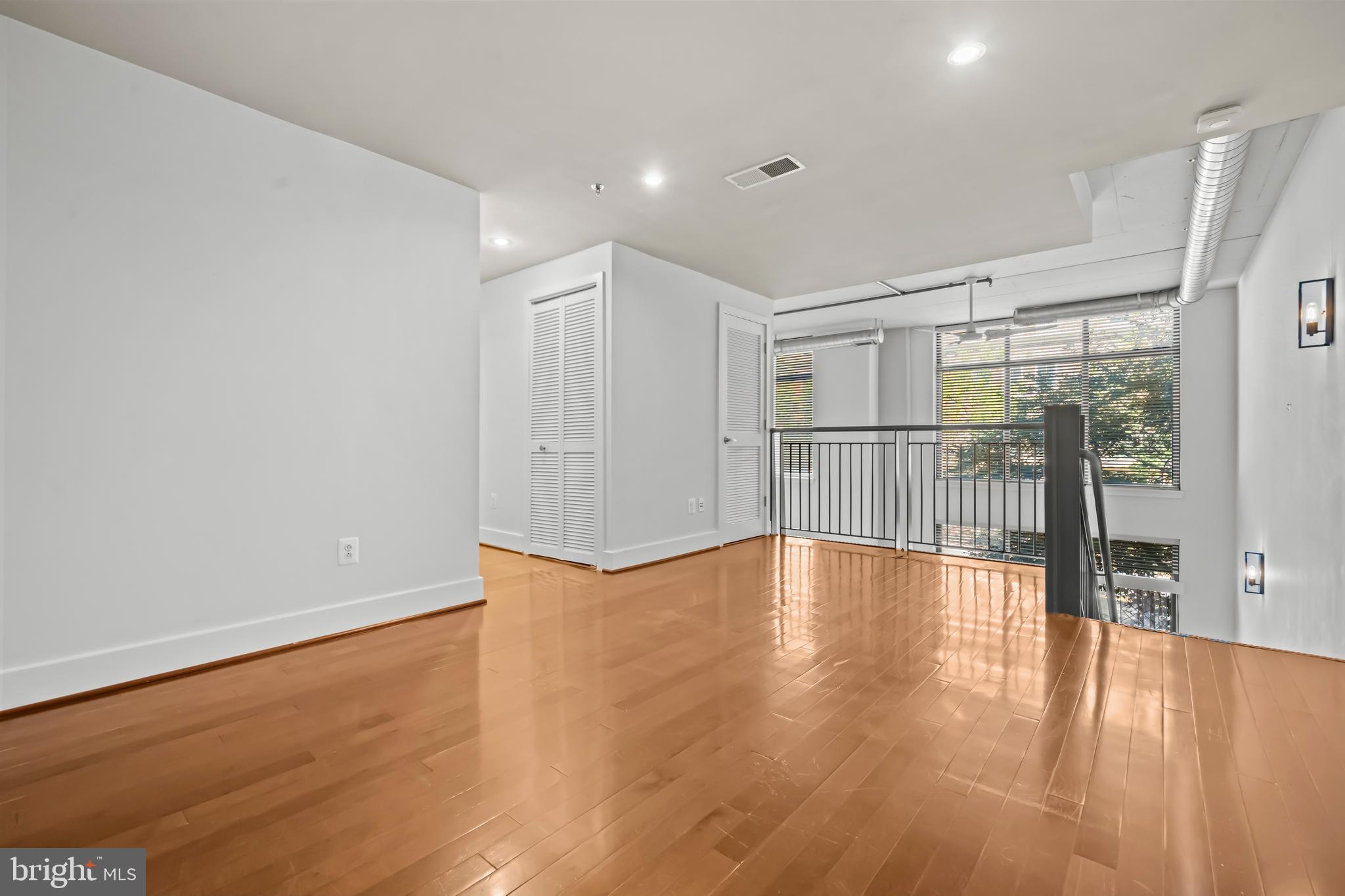 CARLYLE SQUARE - Residential