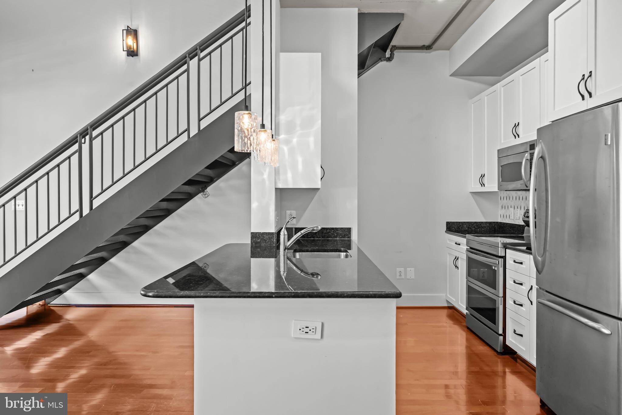 CARLYLE SQUARE - Residential