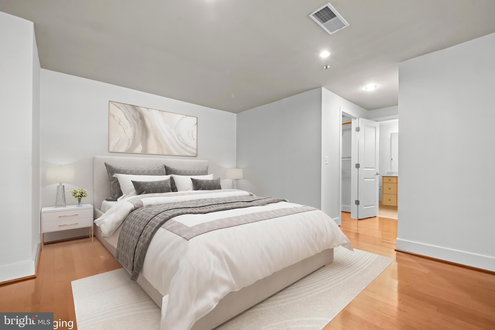 CARLYLE SQUARE - Residential