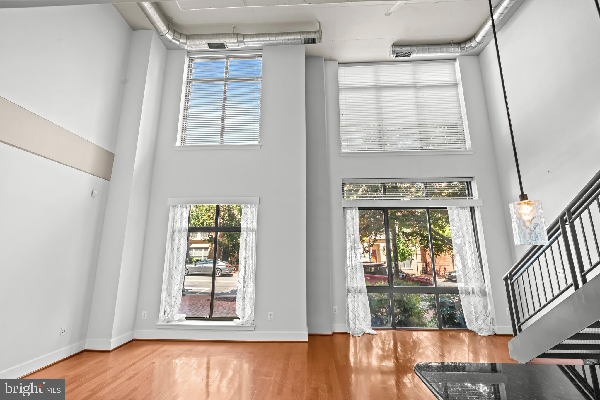 CARLYLE SQUARE - Residential