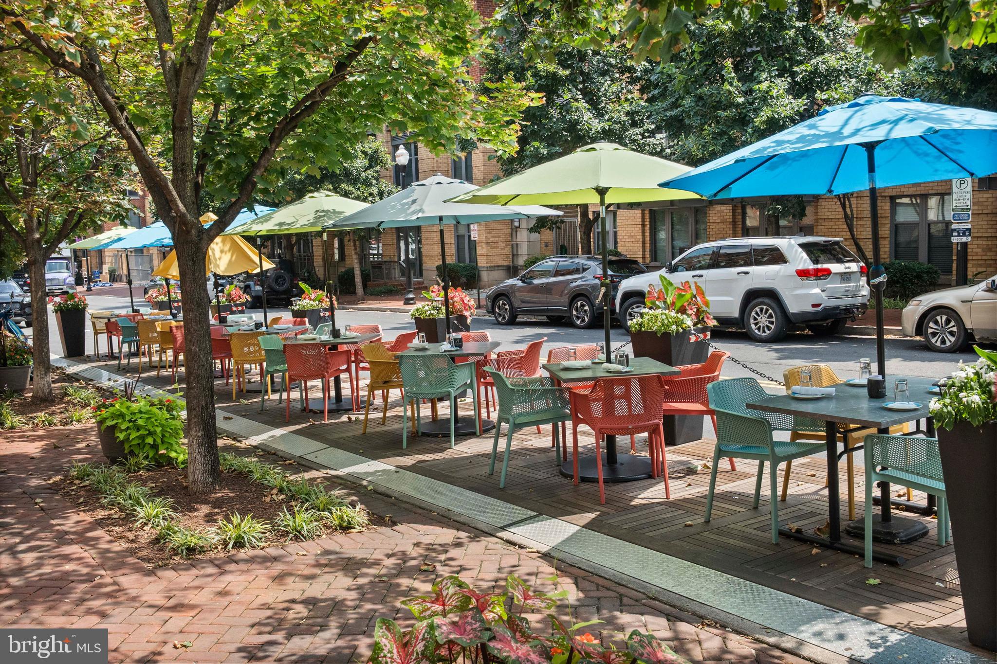 CARLYLE SQUARE - Residential