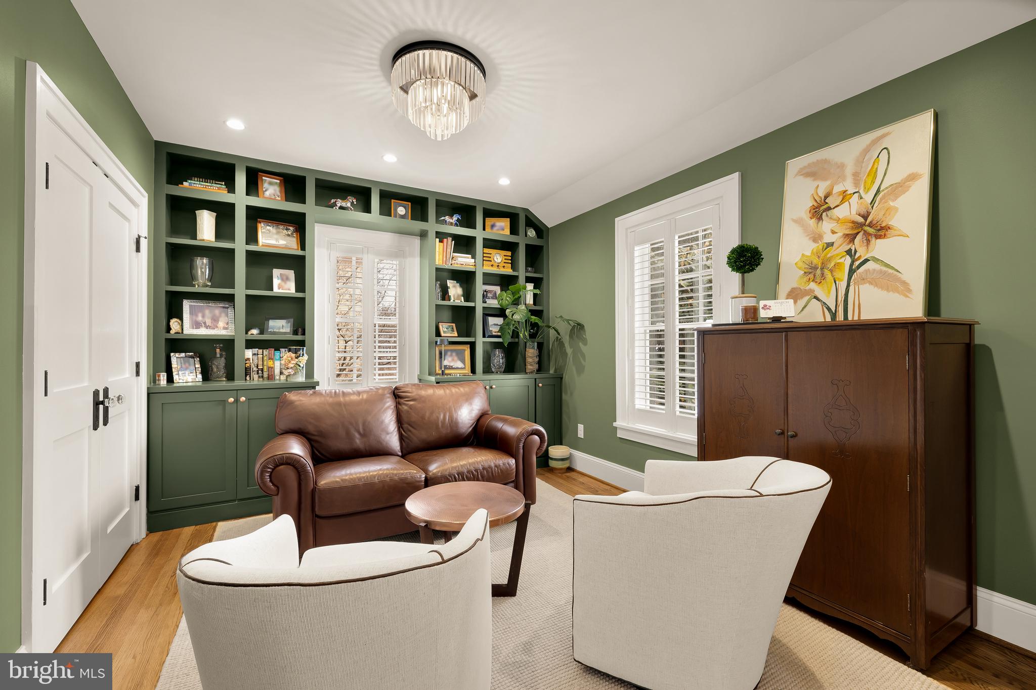 MAYWOOD - Residential