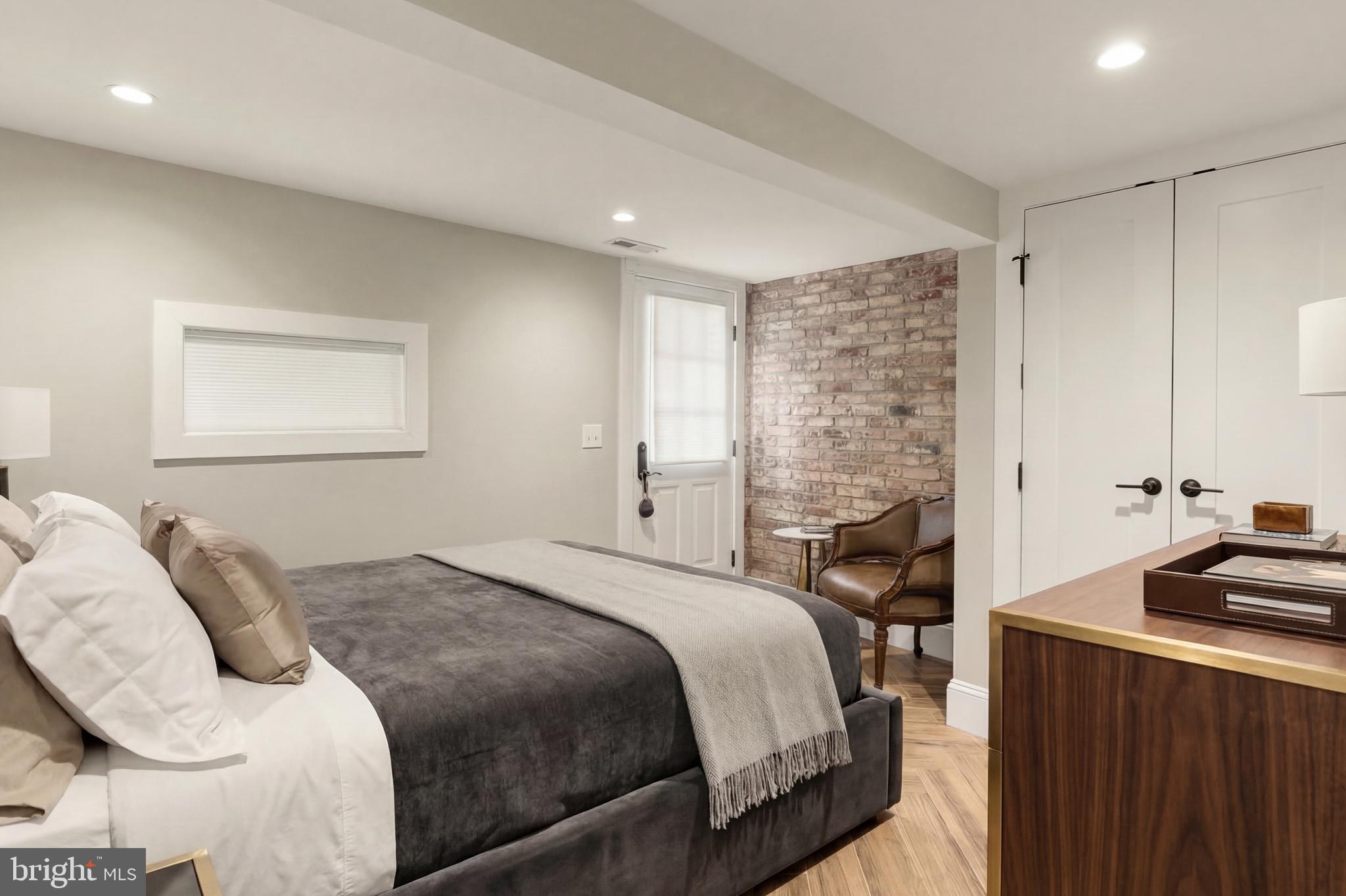 MAYWOOD - Residential