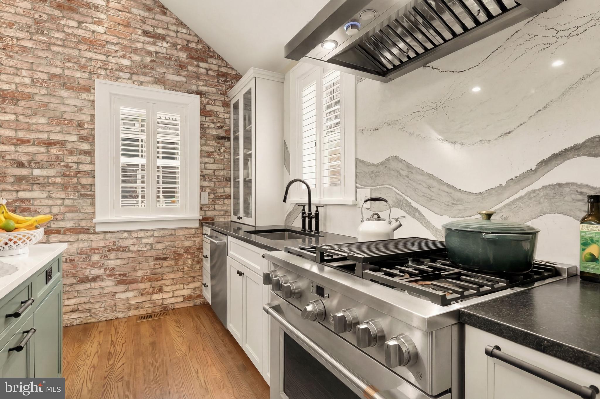 MAYWOOD - Residential