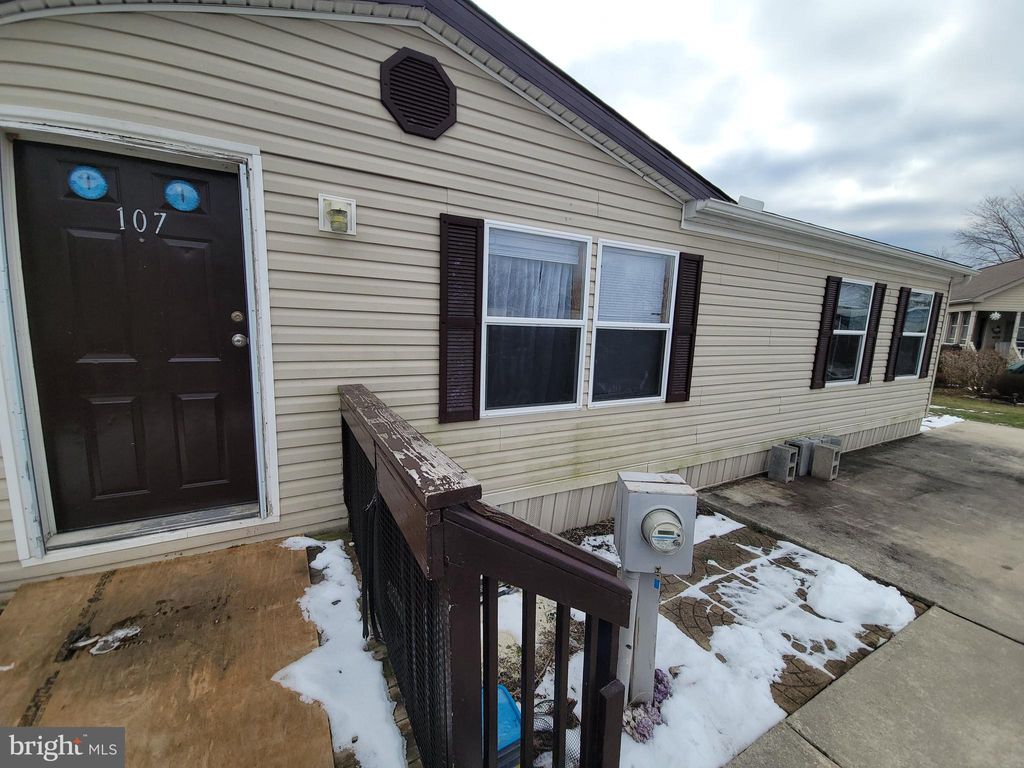 Photo of 107 Oak Knoll Estate, ELIZABETHTOWN, PA 17022 (MLS # PADA2052594)