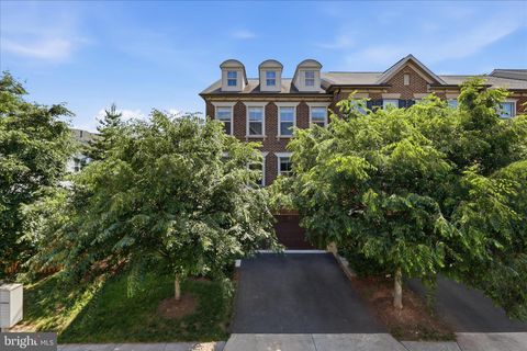 42567 DREAMWEAVER DRIVE BRAMBLETON VA 20148