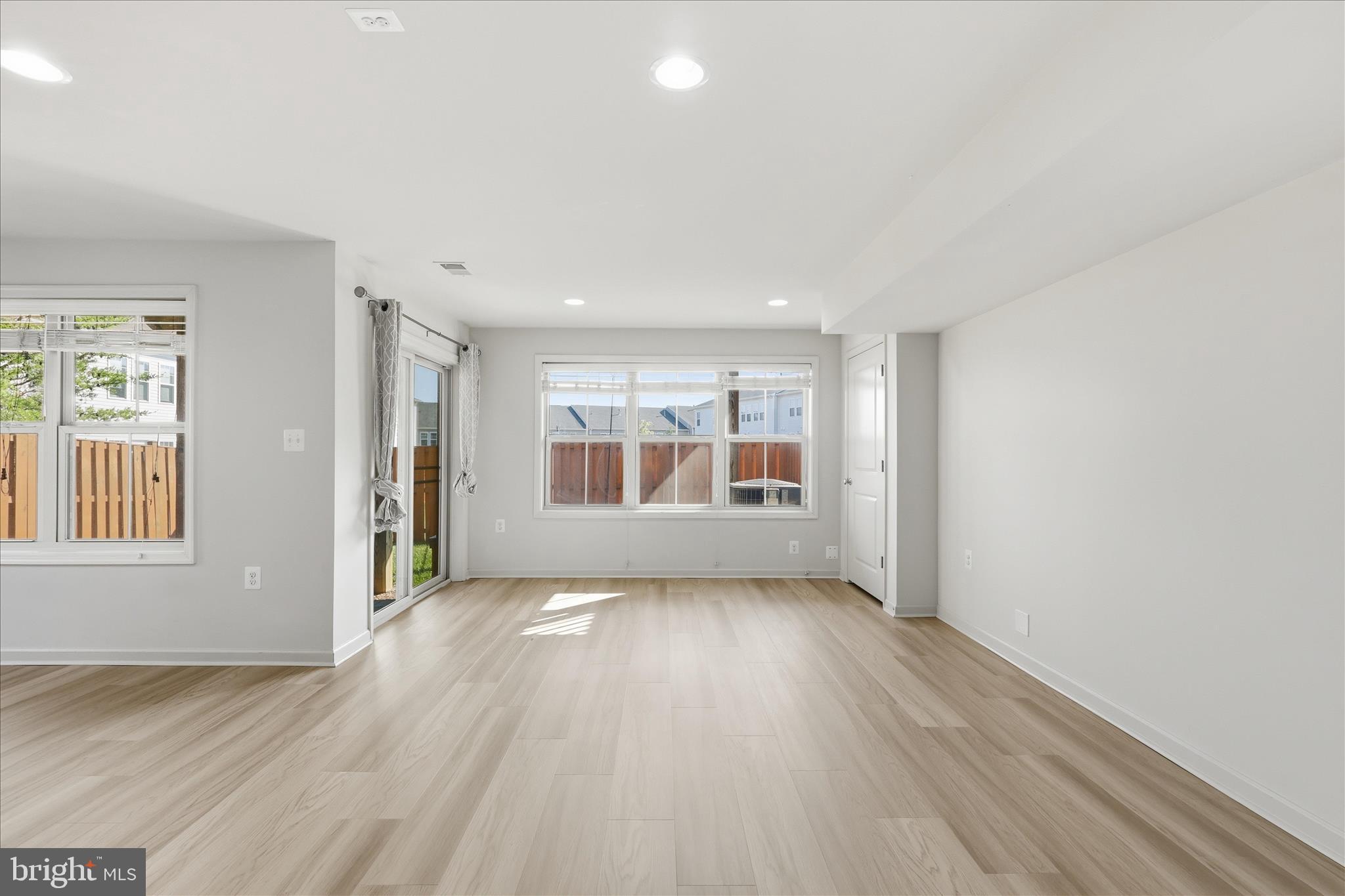 BRAMBLETON - Residential