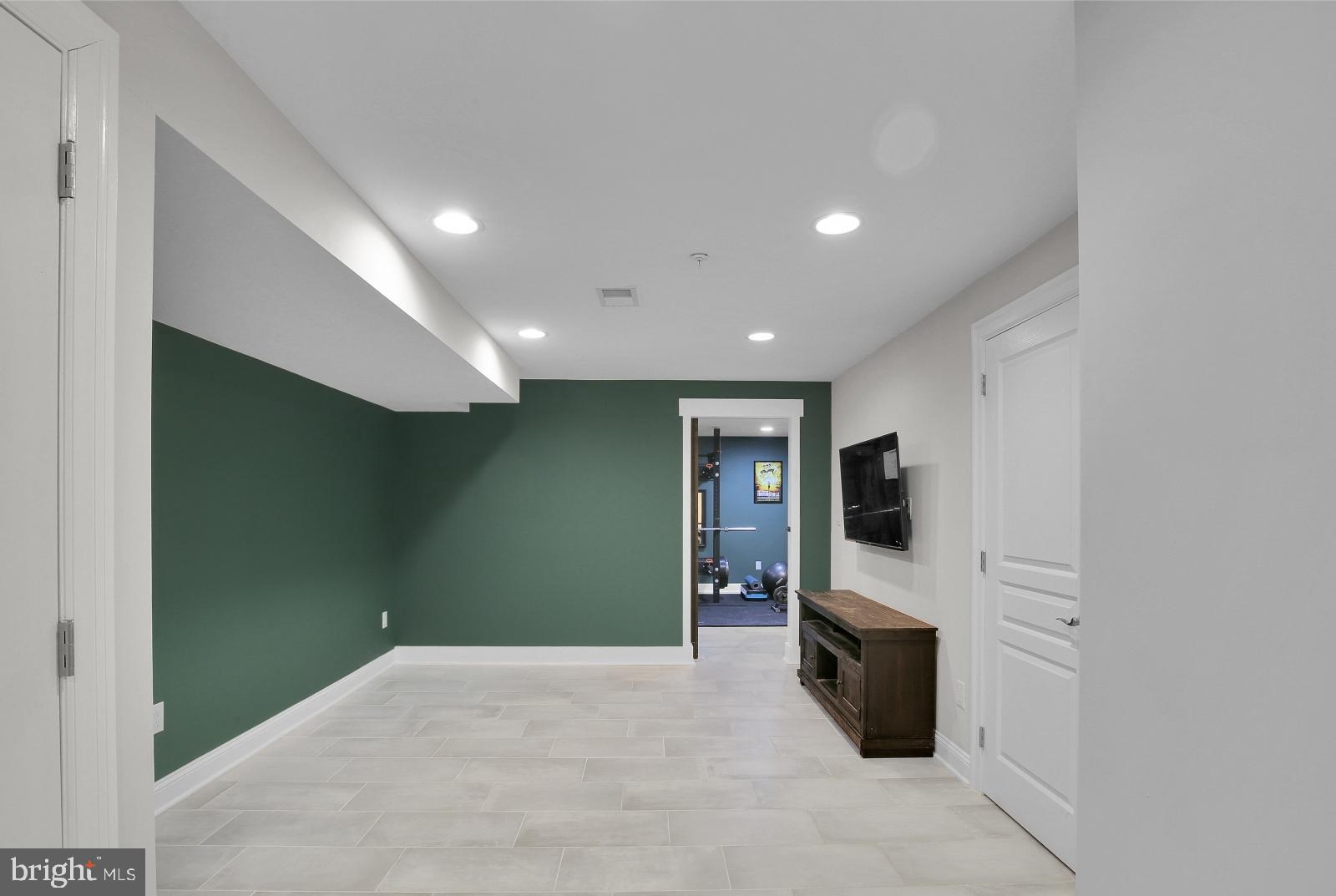 OLDE KENSINGTON - Residential Lease