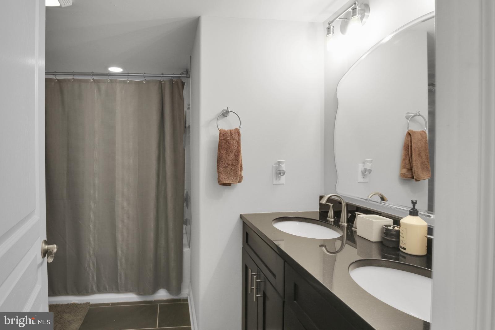 OLDE KENSINGTON - Residential Lease