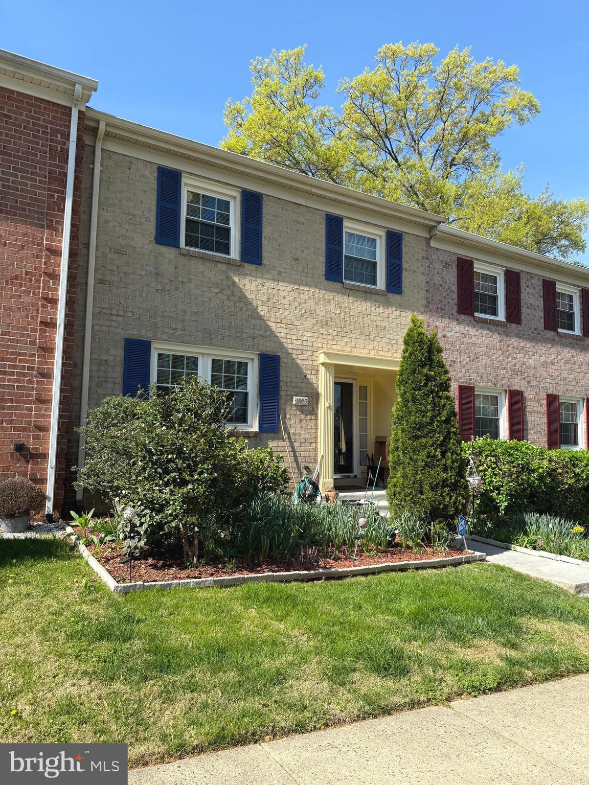 4563 KING EDWARD COURT