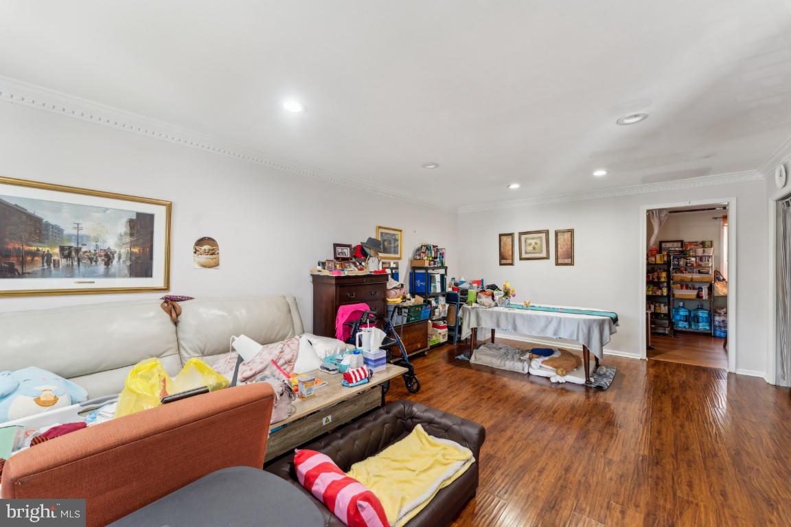 4563 KING EDWARD COURT