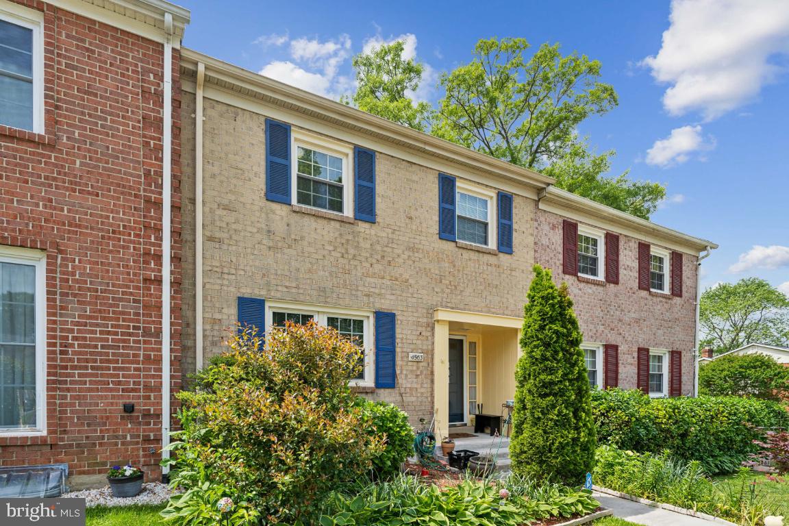 4563 KING EDWARD COURT