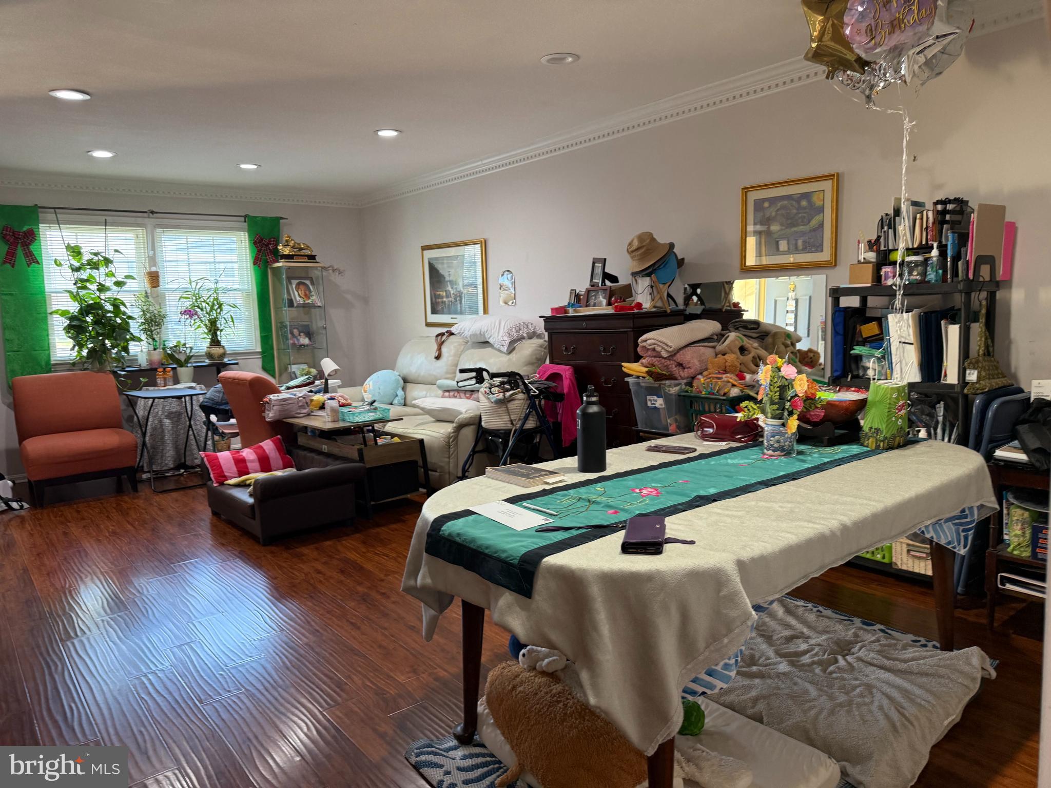 4563 KING EDWARD COURT