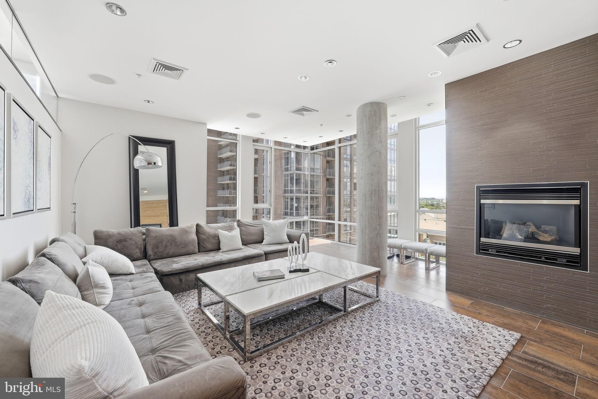 RESTON TOWN CENTER - Residential