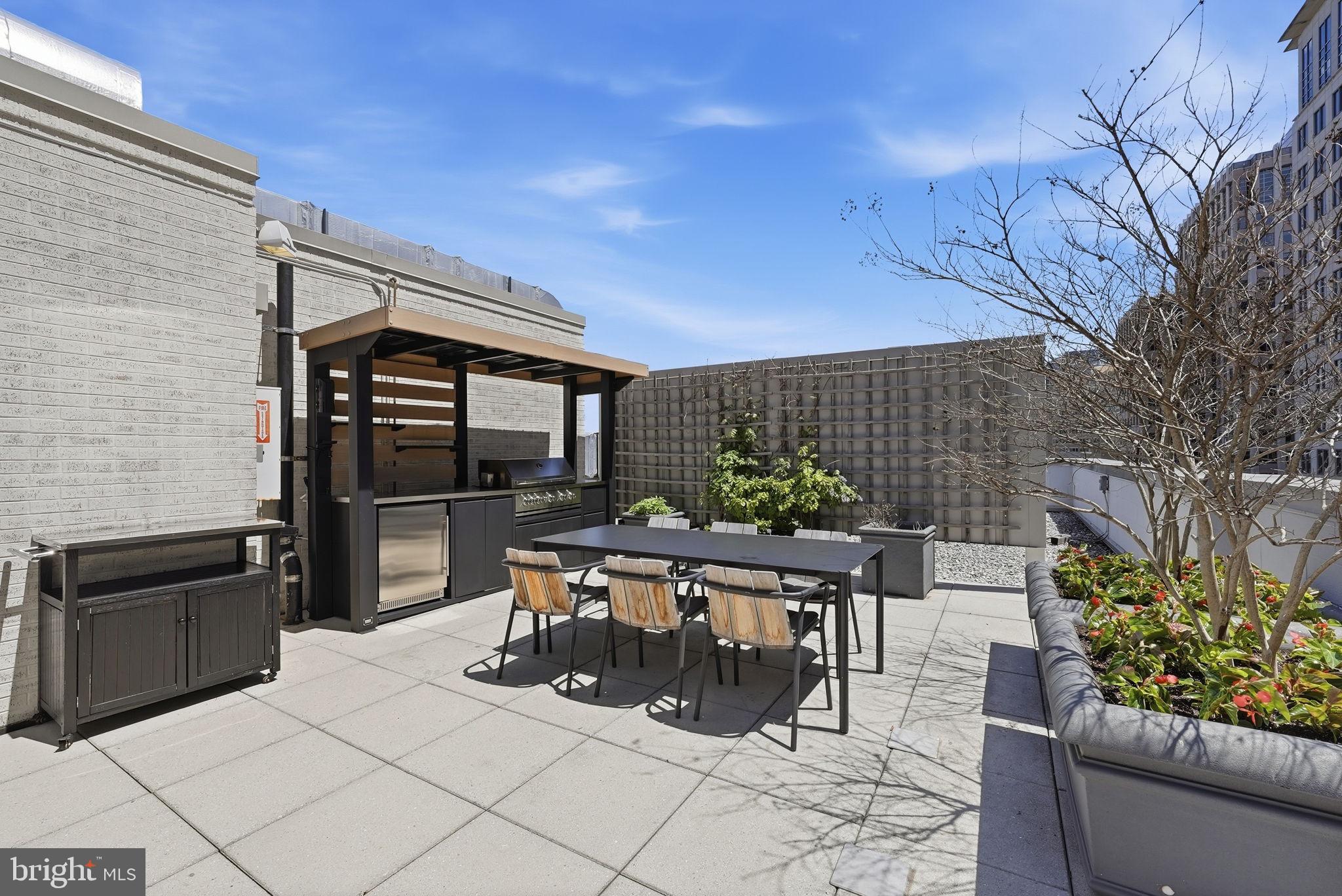 RESTON TOWN CENTER - Residential