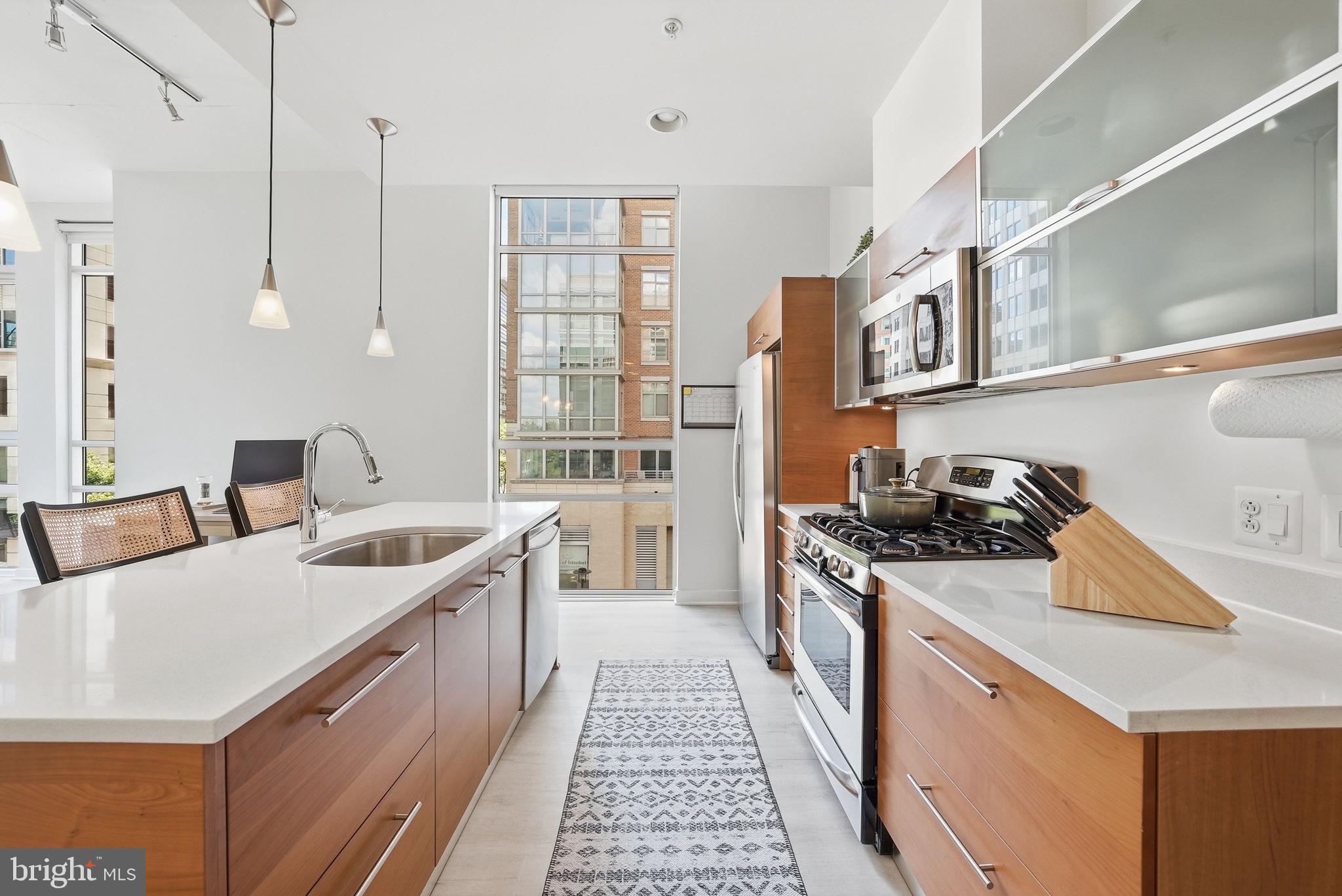 RESTON TOWN CENTER - Residential
