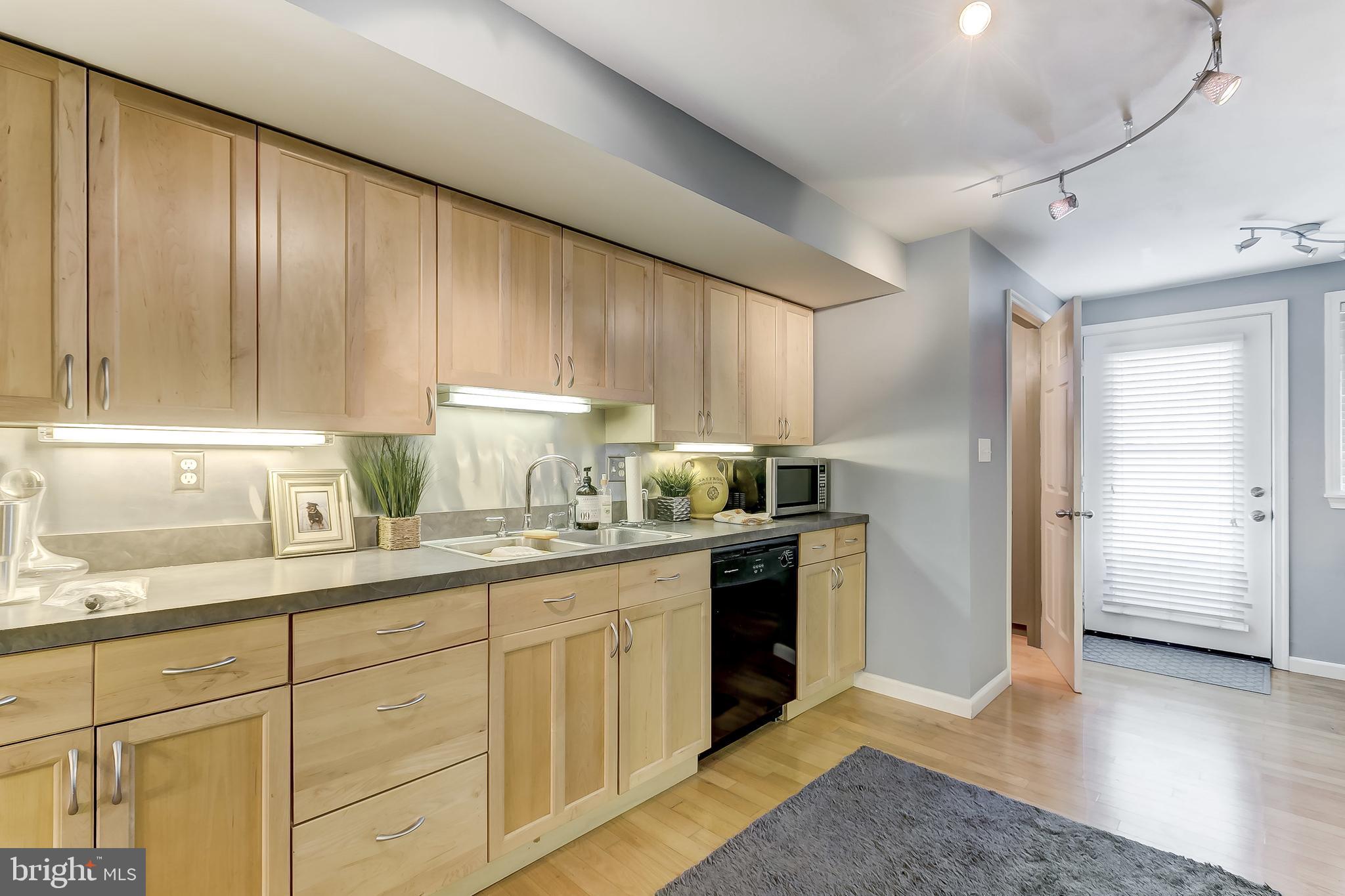 LOCUST POINT - Residential