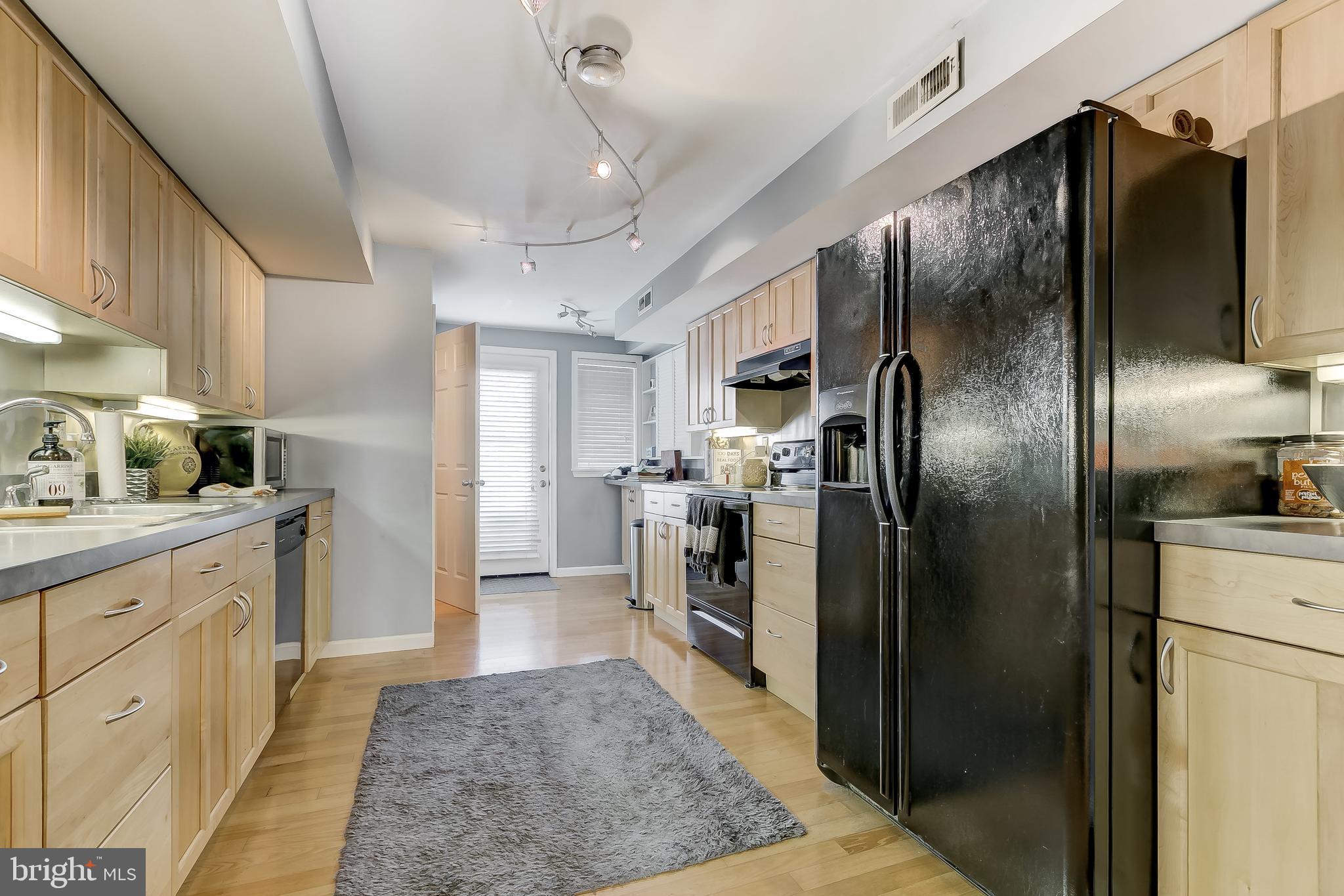 LOCUST POINT - Residential