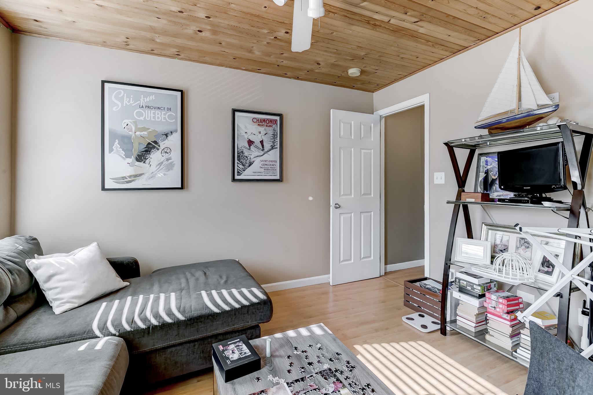 LOCUST POINT - Residential