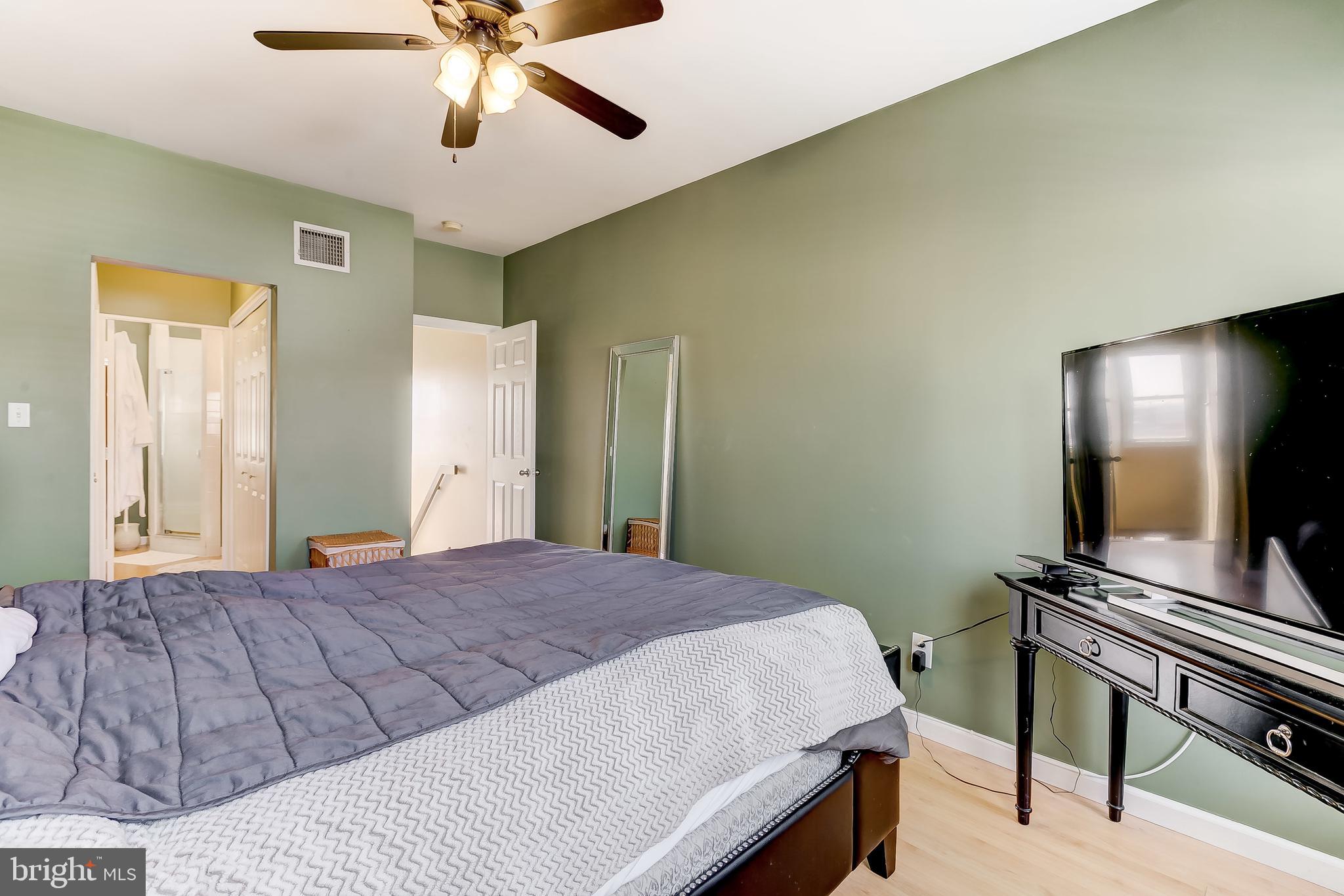 LOCUST POINT - Residential