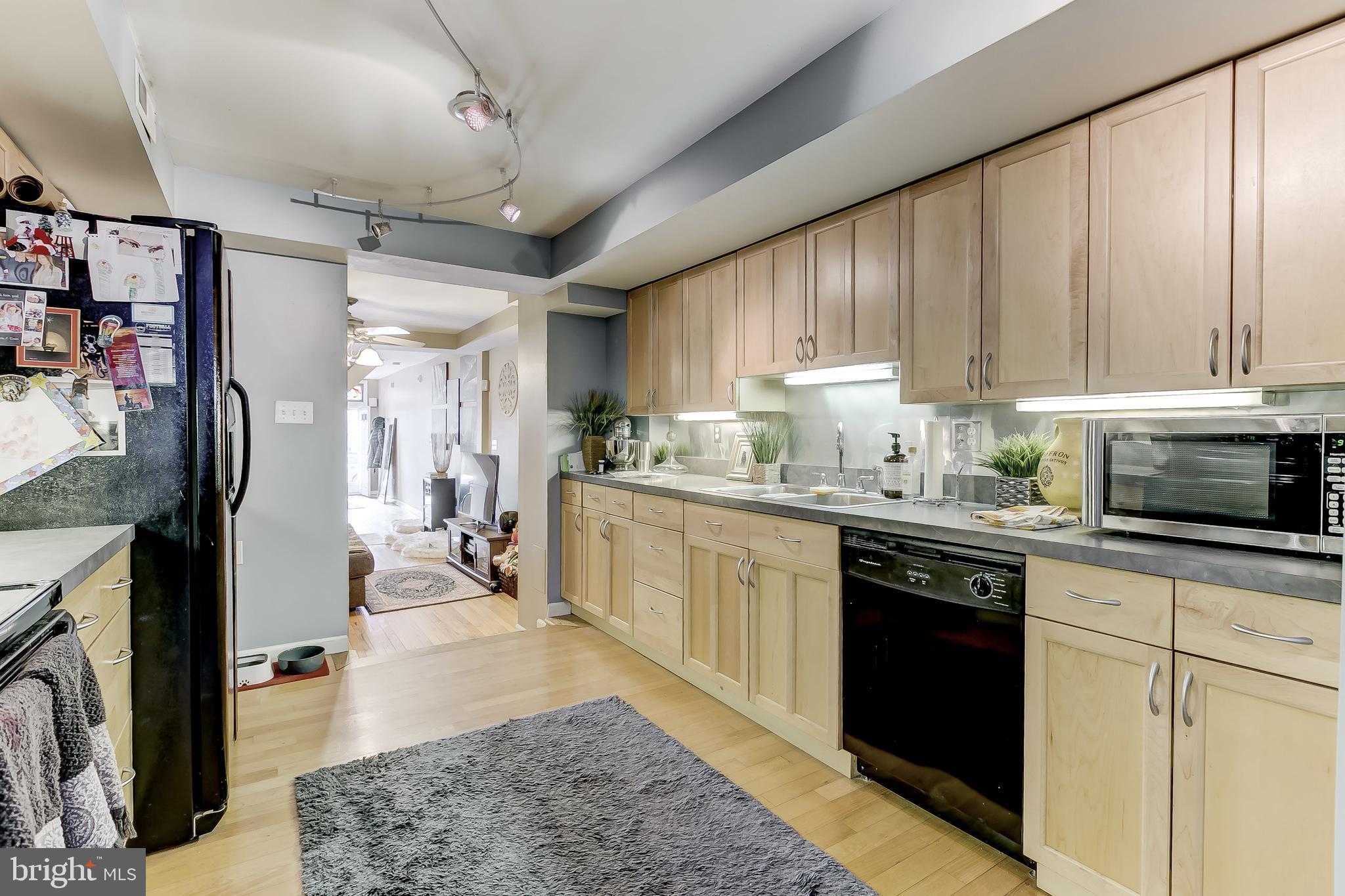 LOCUST POINT - Residential