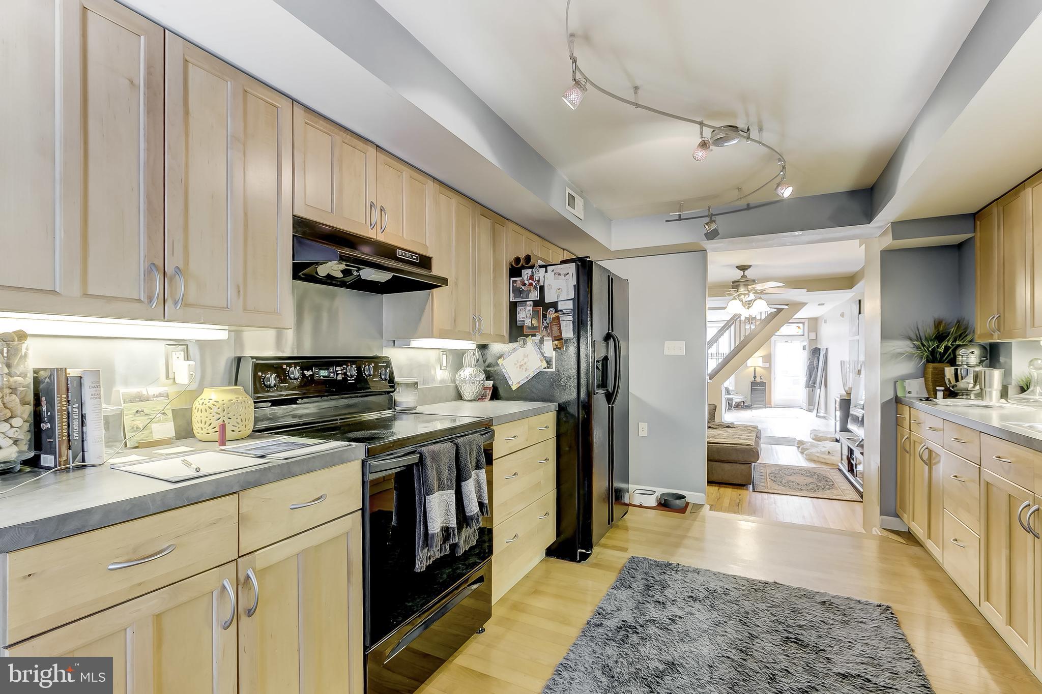 LOCUST POINT - Residential