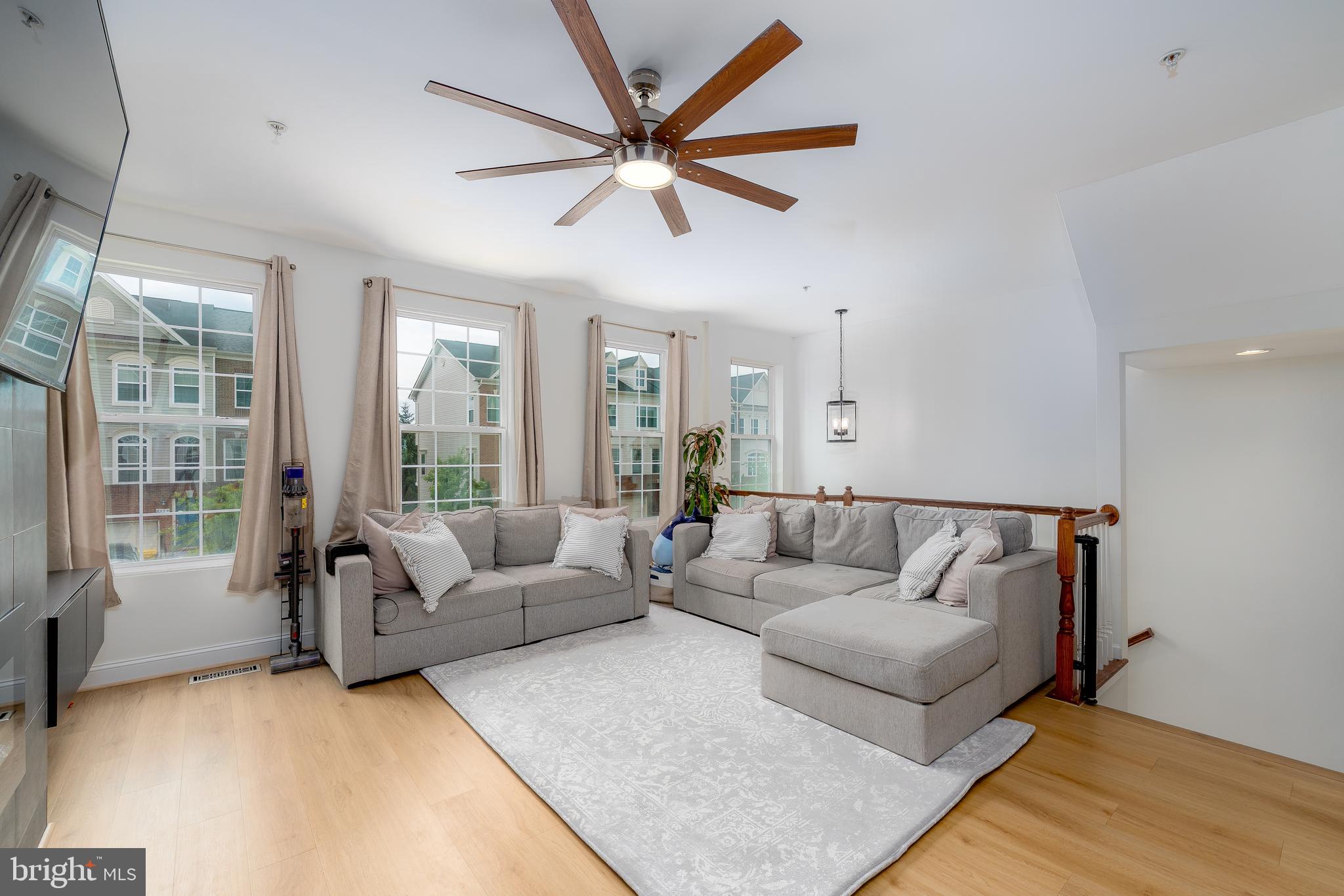 8473 WINDING TRAIL