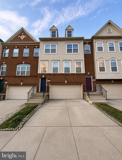 Townhouse For Sale - 8473 Winding Trail<br/> LAUREL, MD 20724
