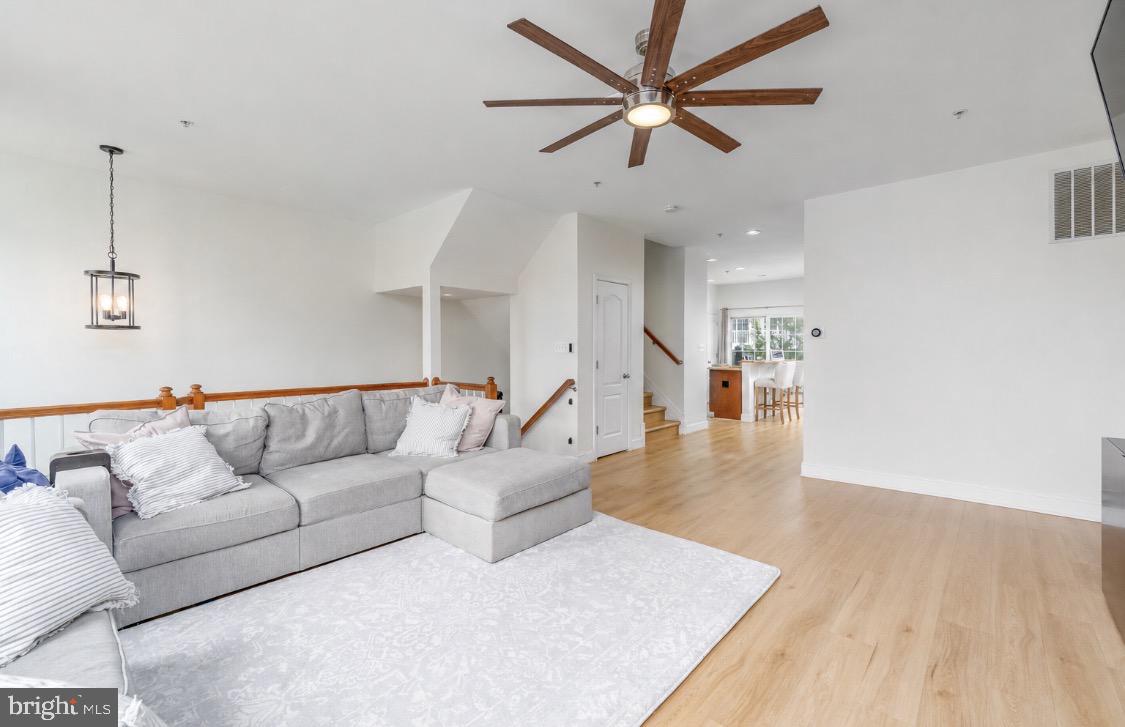8473 WINDING TRAIL