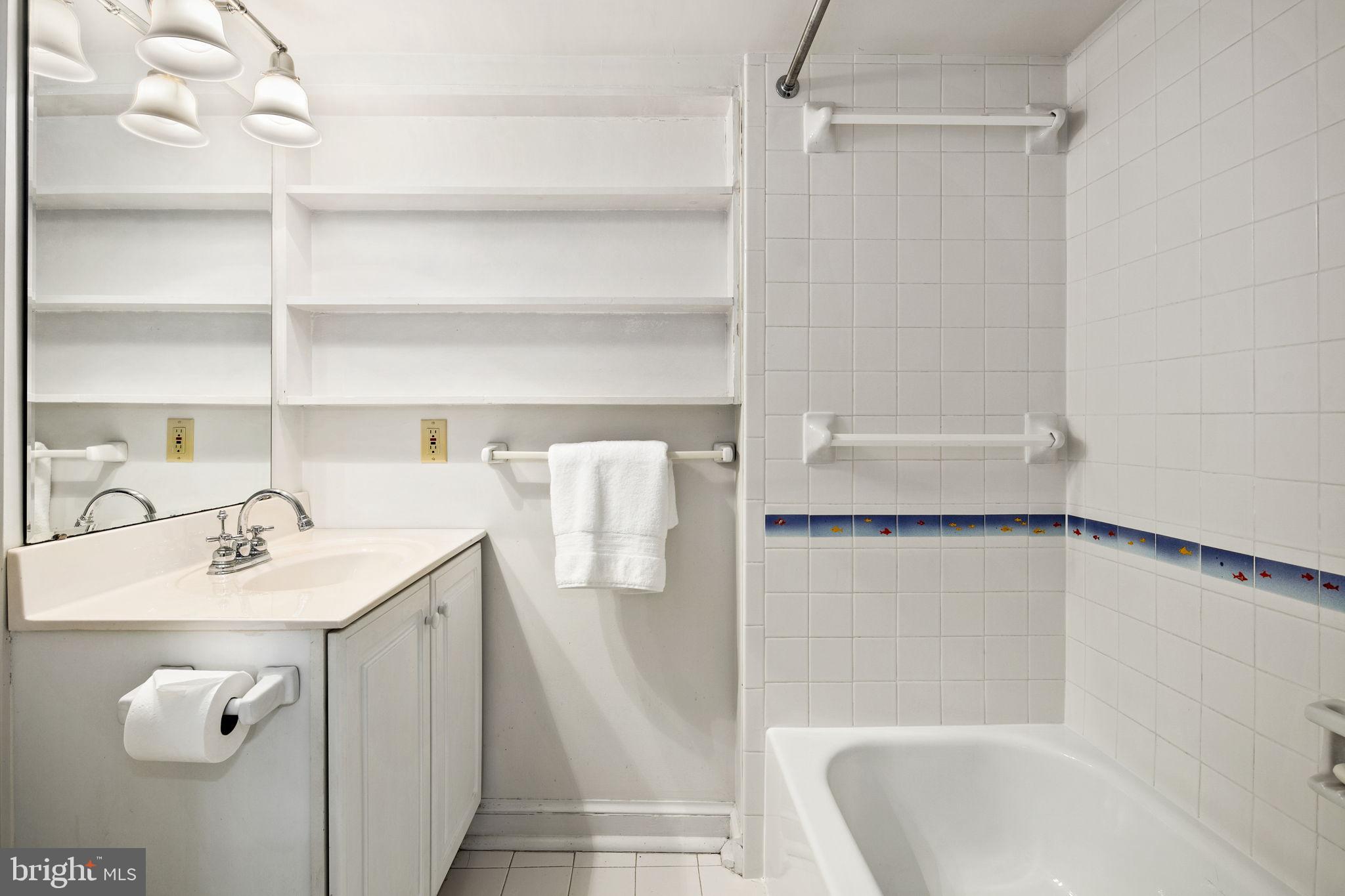 LYON VILLAGE - Residential