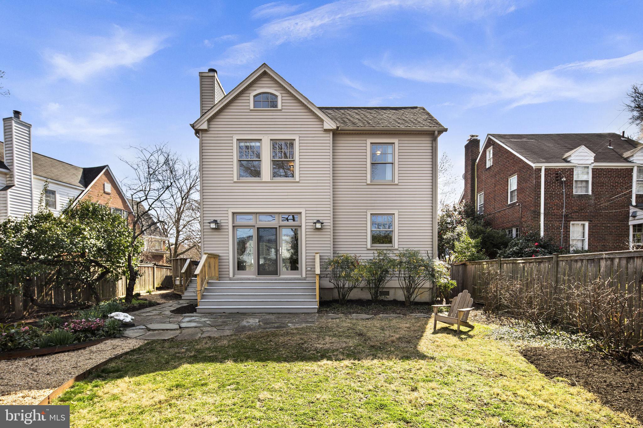 LYON VILLAGE - Residential