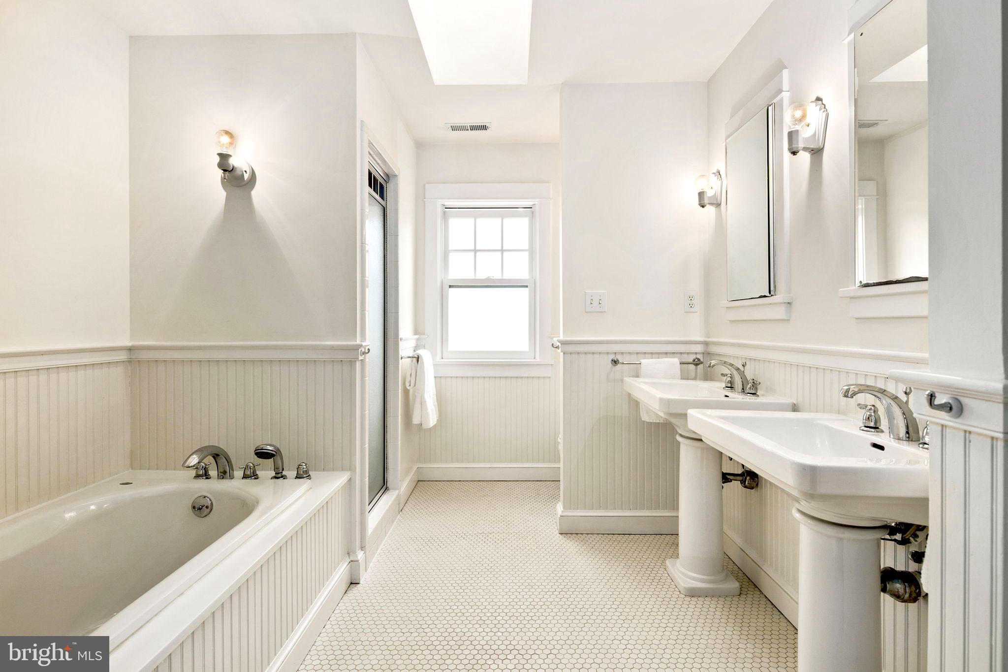 LYON VILLAGE - Residential