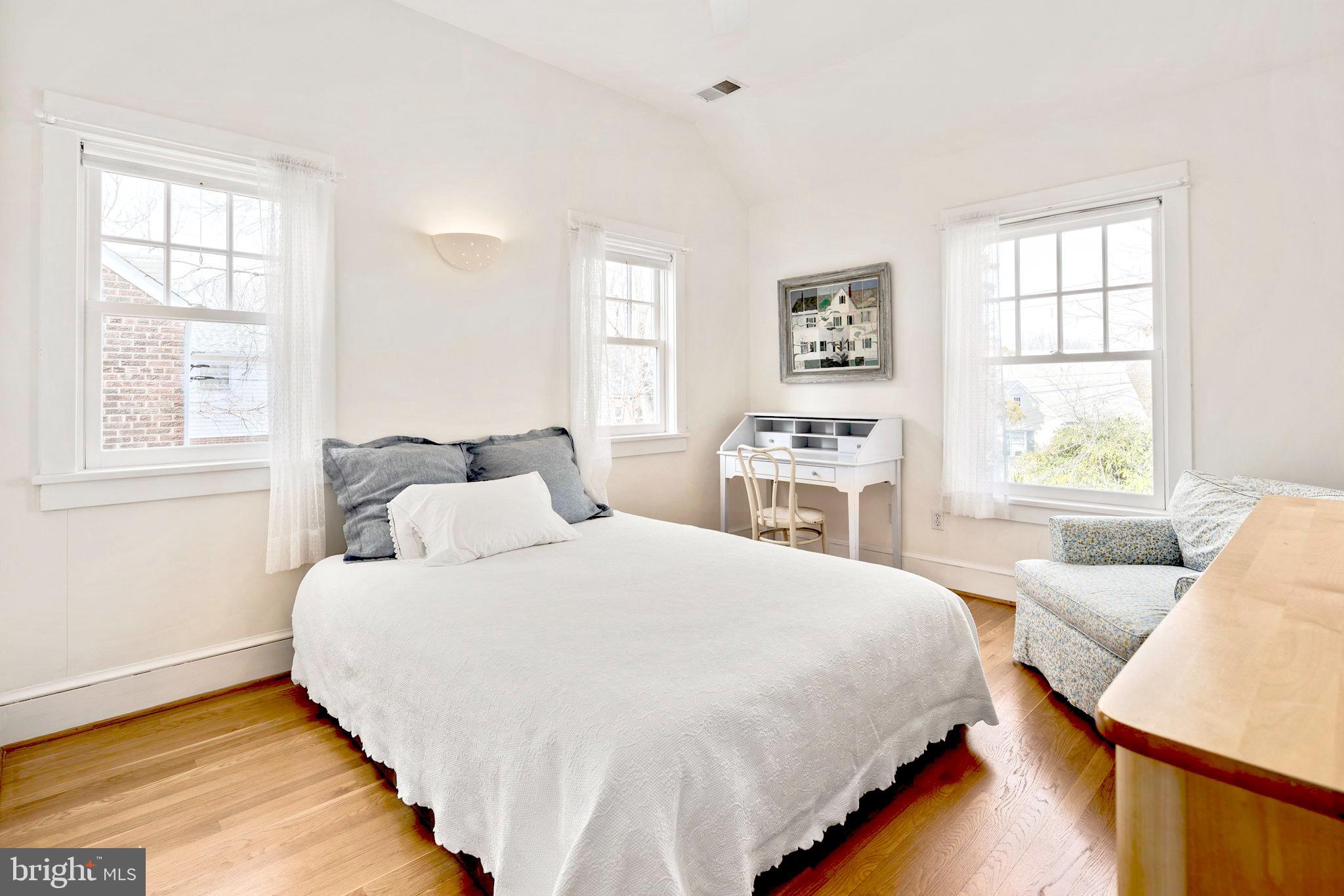 LYON VILLAGE - Residential