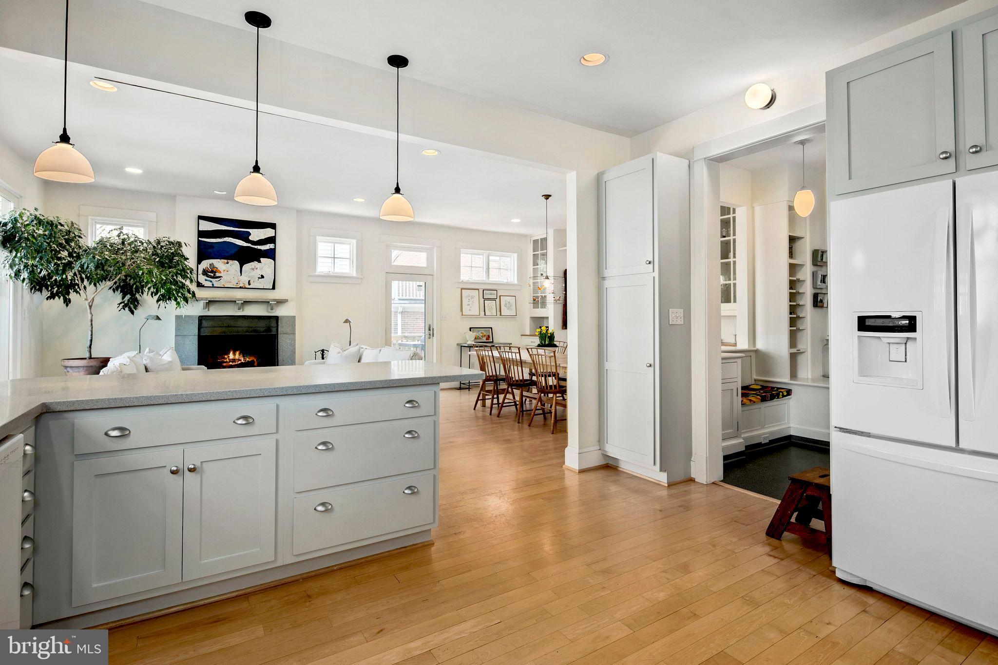 LYON VILLAGE - Residential